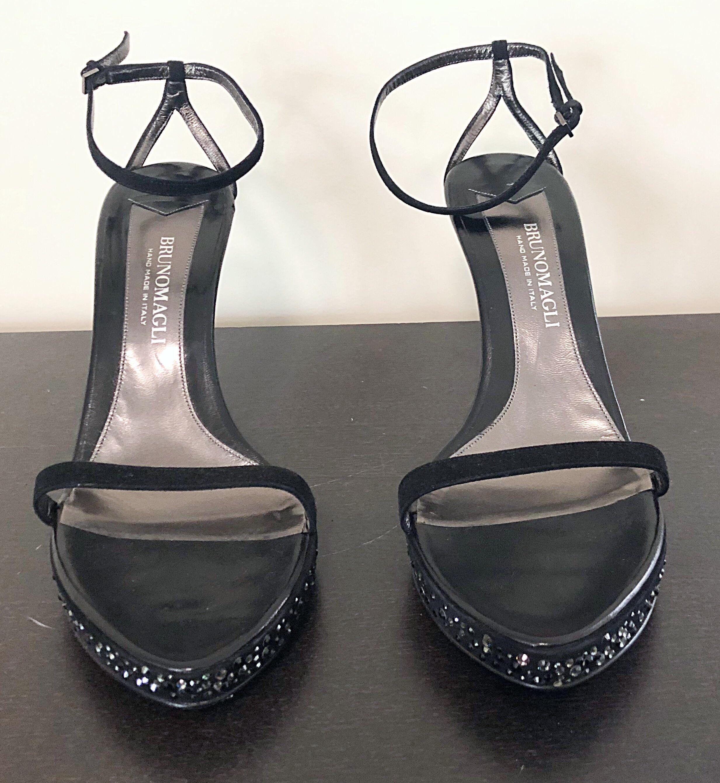 Never getragen 1990er Bruno Magli Größe 12 / 42 Schwarze Riemchen High Heels mit Strass und Strass im Zustand „Neu“ im Angebot in San Diego, CA