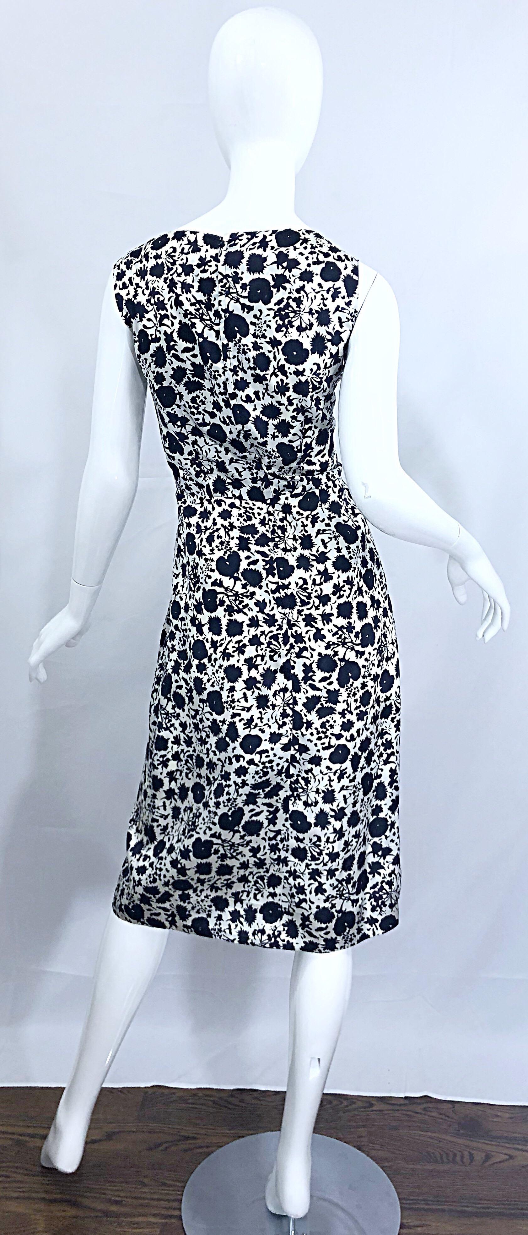 1950s House of Branell Black and White Silk Floral Vintage 50s Wrap Dress In Excellent Condition For Sale In San Diego, CA