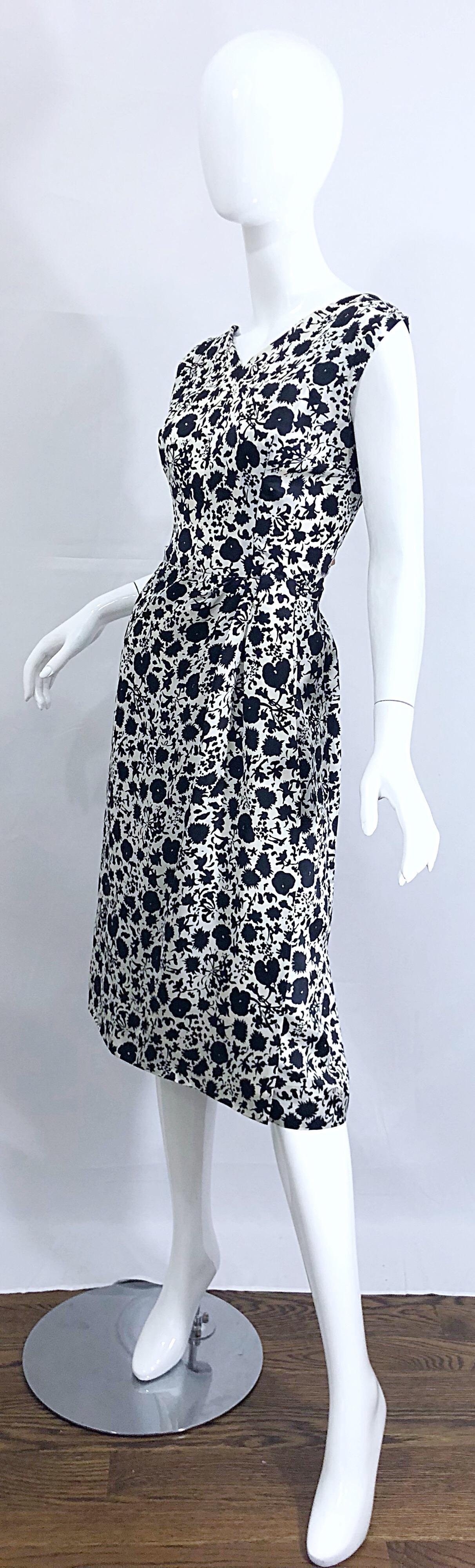1950s House of Branell Black and White Silk Floral Vintage 50s Wrap Dress For Sale 2