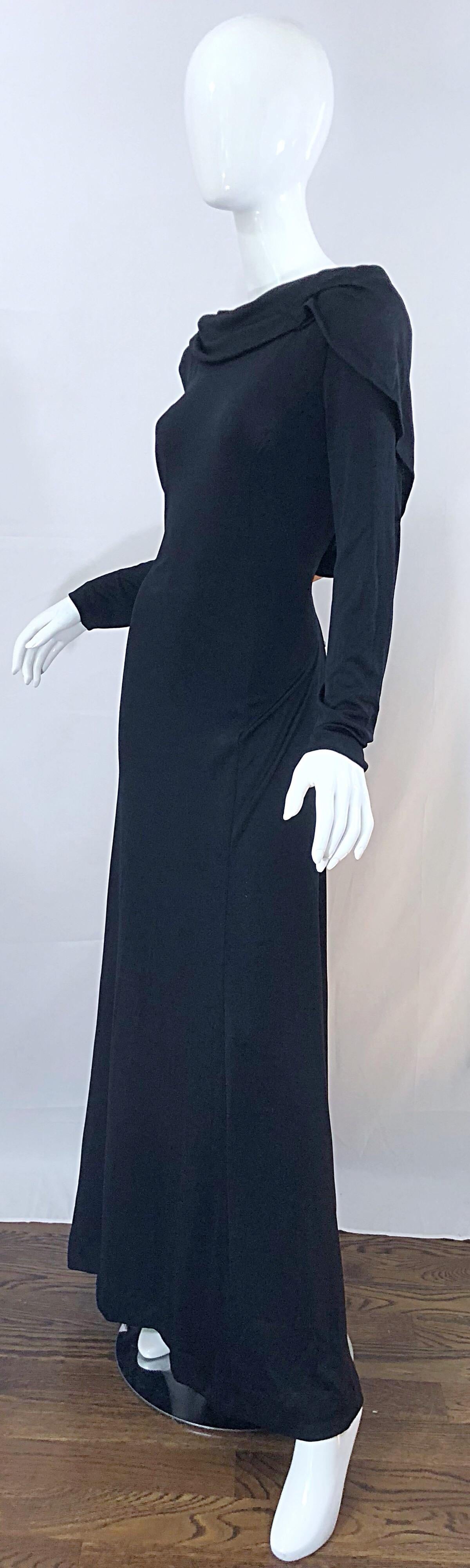 1970er Luis Estevez Dramatisches griechisches Vintage 70er Jersey-Kleid mit tiefem Rücken und hohem Ausschnitt, 1970er Jahre Damen im Angebot