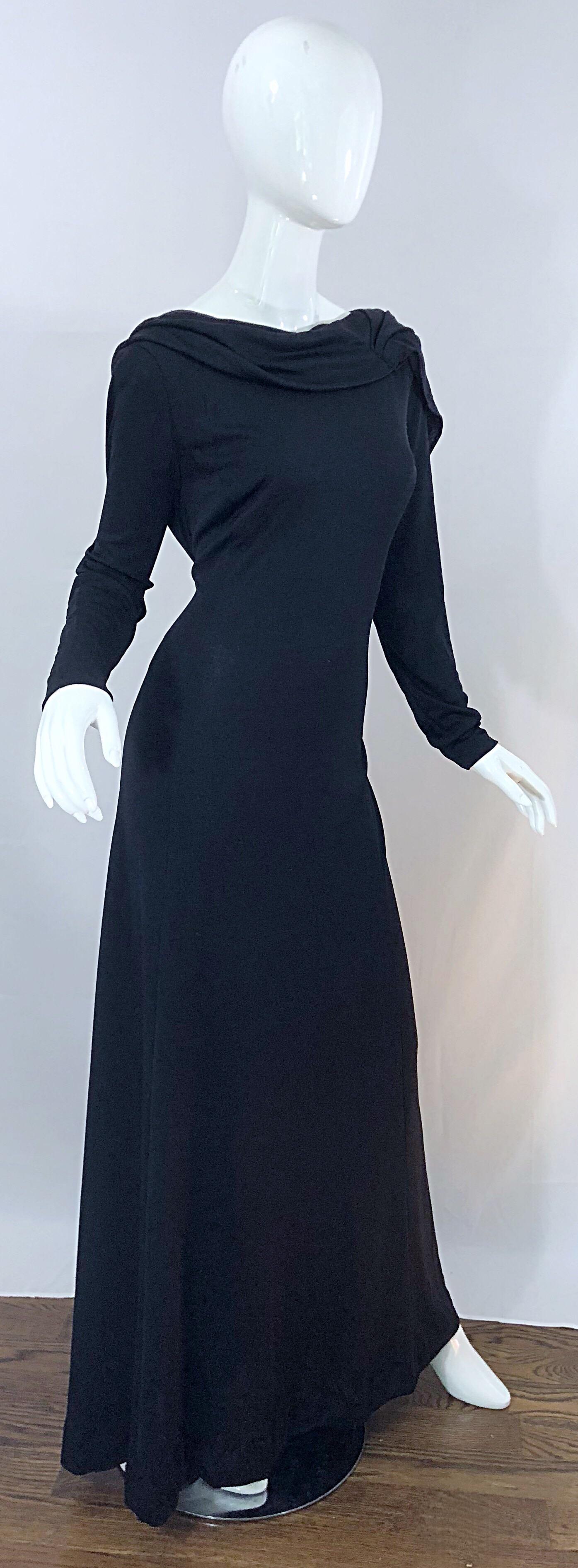 1970er Luis Estevez Dramatisches griechisches Vintage 70er Jersey-Kleid mit tiefem Rücken und hohem Ausschnitt, 1970er Jahre im Zustand „Hervorragend“ im Angebot in San Diego, CA