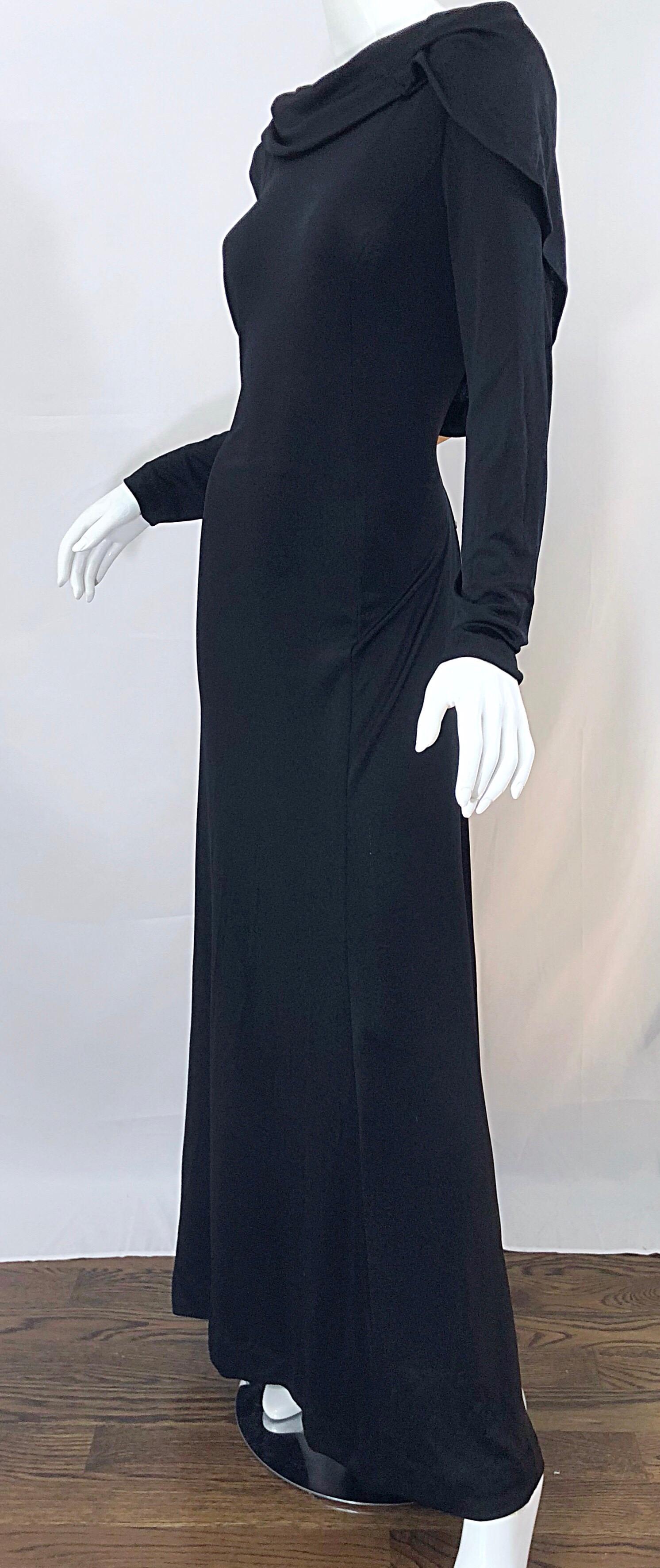 1970er Luis Estevez Dramatisches griechisches Vintage 70er Jersey-Kleid mit tiefem Rücken und hohem Ausschnitt, 1970er Jahre im Angebot 7