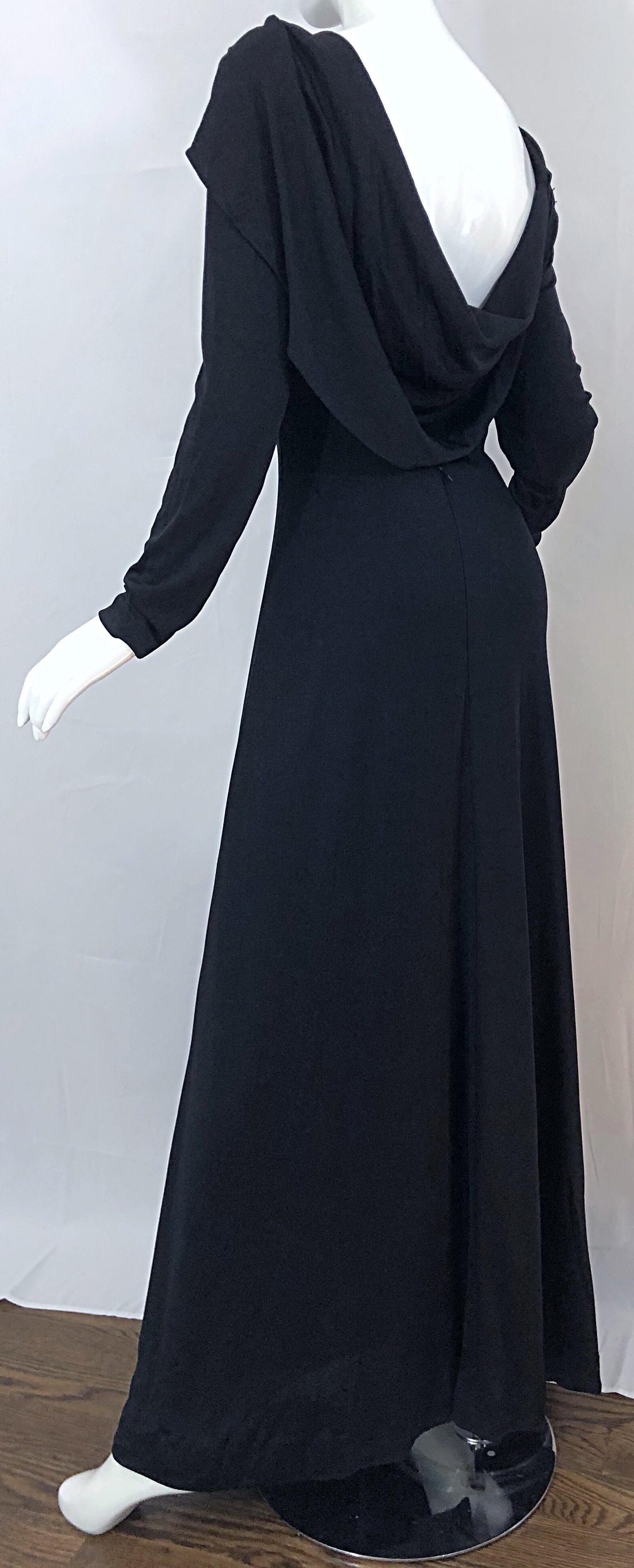 1970er Luis Estevez Dramatisches griechisches Vintage 70er Jersey-Kleid mit tiefem Rücken und hohem Ausschnitt, 1970er Jahre im Angebot 8