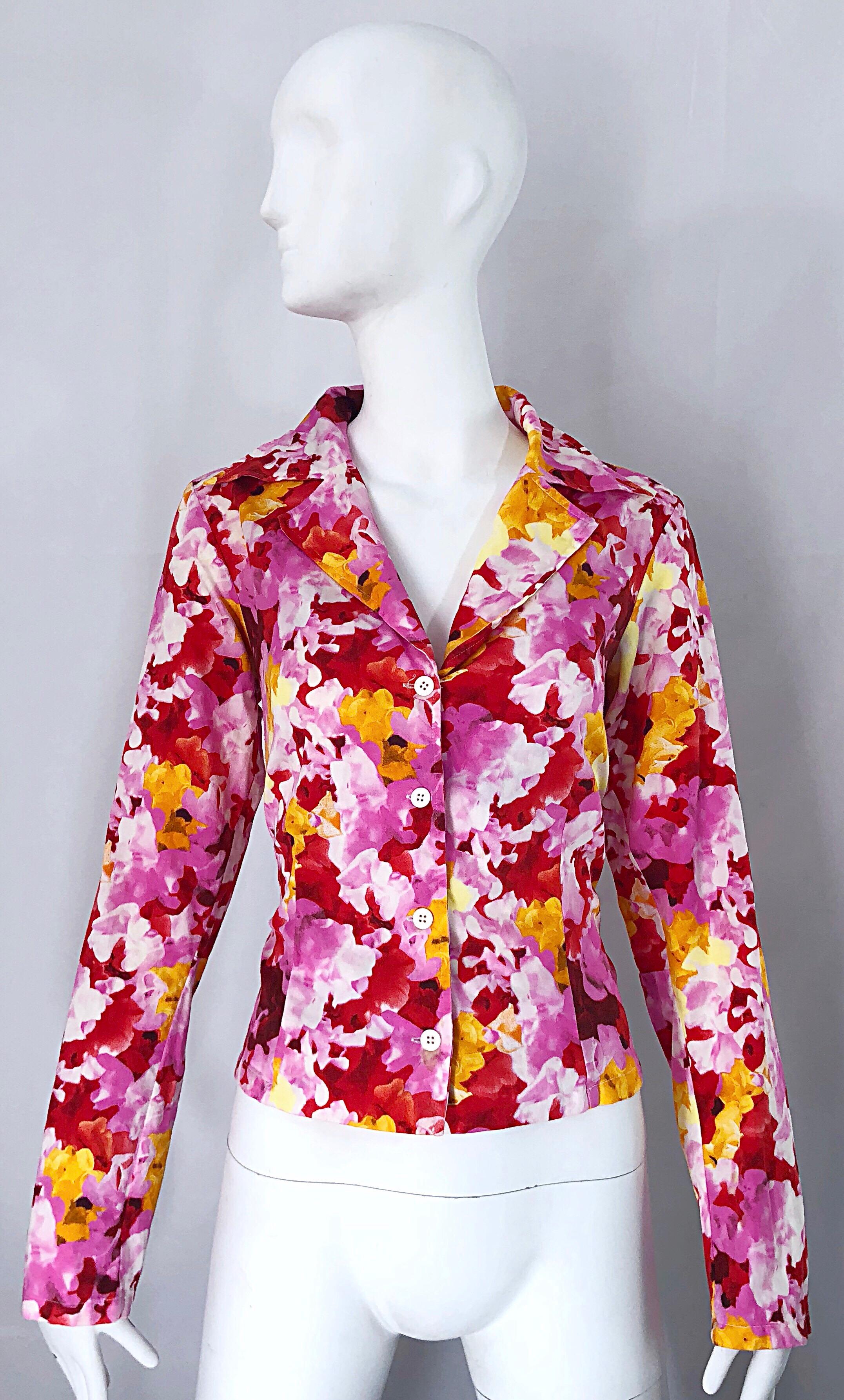Chic vintage early 90s AGNES B pink, orange, red and white lightweight cotton cropped shirt jacket! Features vibrant abstract prints with 70s style lapels. Buttons up the front. Great tailored fit that is perfect alone or layered. In great