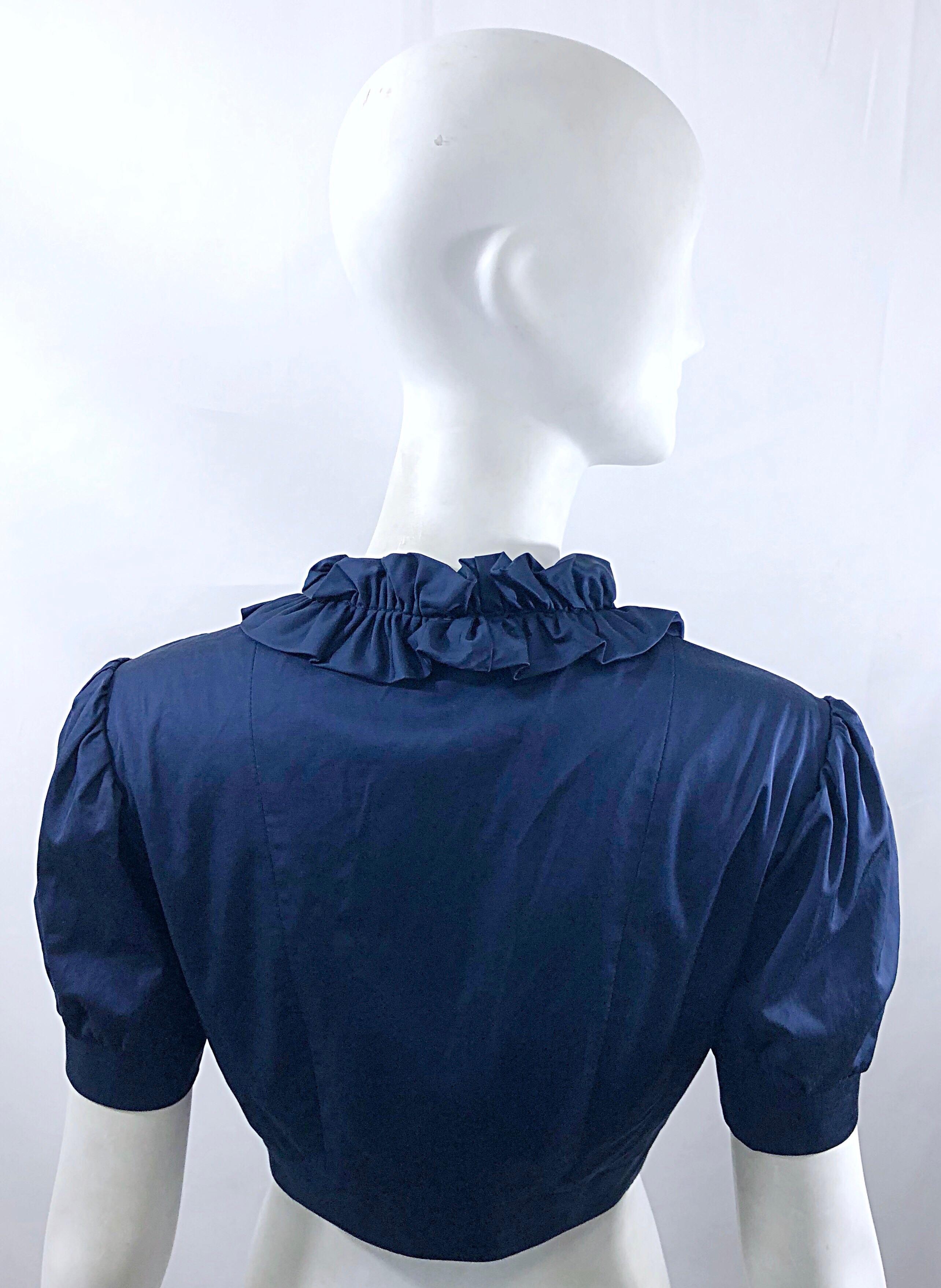 Neu Flavio Castellani Marineblau Kurzarm Rosette Cropped Bolero Jacke Top im Zustand „Hervorragend“ im Angebot in San Diego, CA