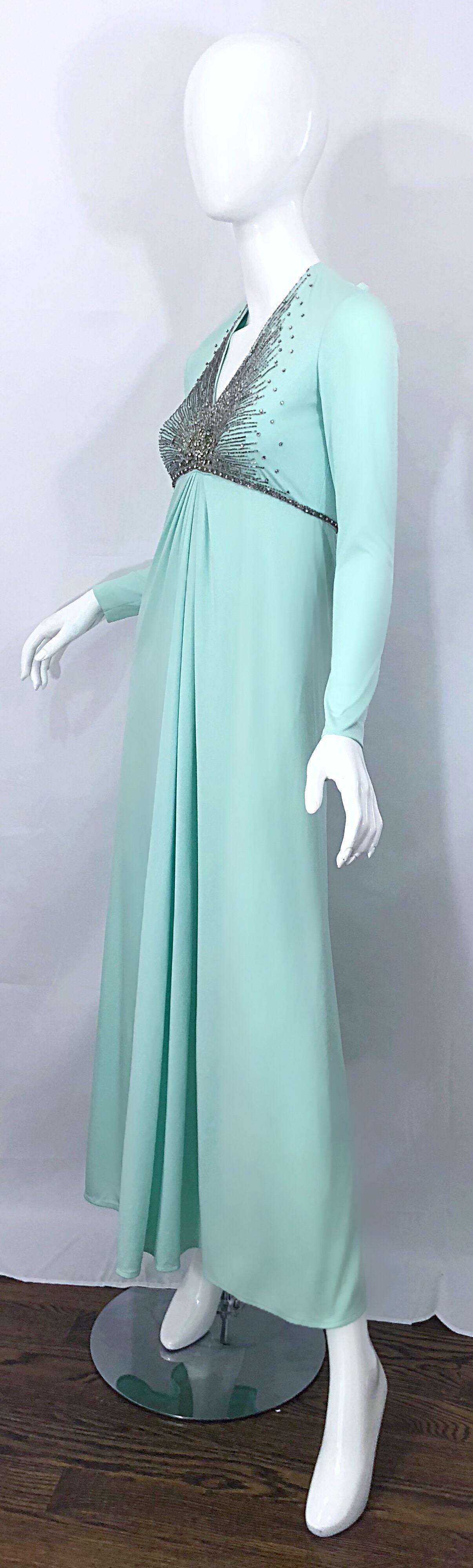 Wunderschönes 1970er Victoria Royal Couture Mintblaues 70er Jahre Jersey-Kleid mit Strasssteinen im Zustand „Hervorragend“ im Angebot in San Diego, CA