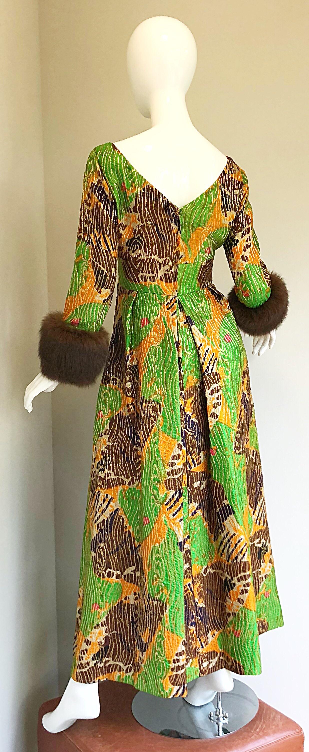 1970er Jahre 1970er Jahre Grün + Lila + Orange Seide Metallic Nerz Pelz Manschettenknöpfe 70er Jahre Kleid von Lillie Rubin im Angebot 1