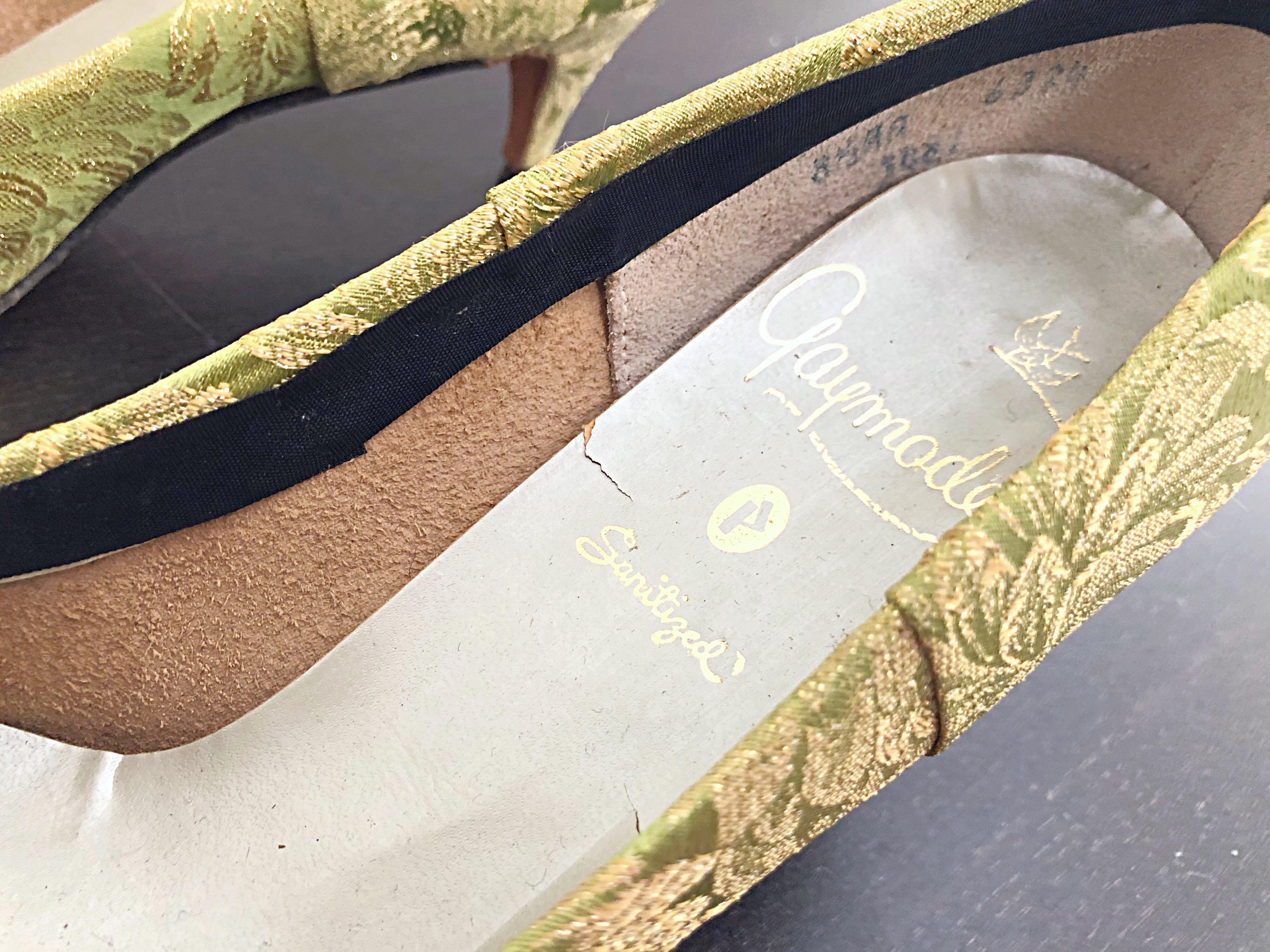 Gaymode - Chaussures à talons hauts en brocart de soie vert chartreuse et or, taille 8/8, années 1950  en vente 3
