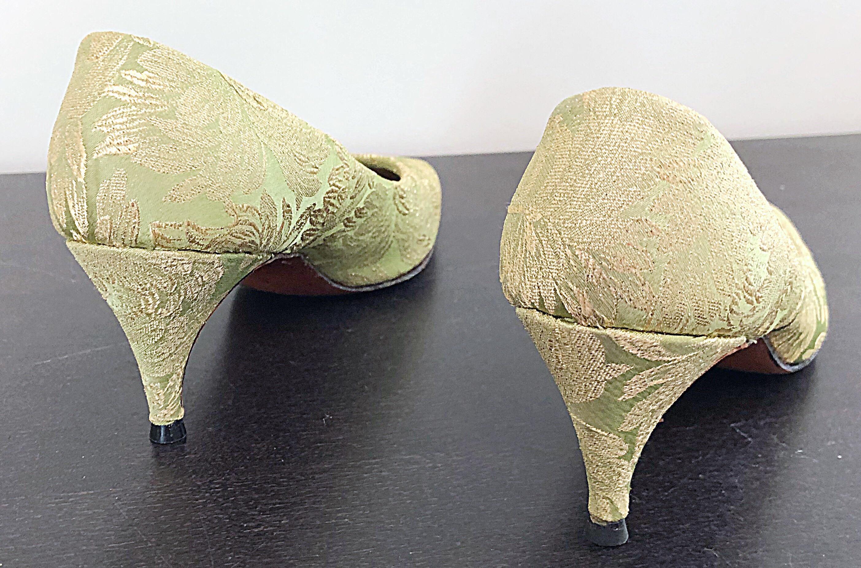 1950s Gaymode Size 8 / 8.5 Chartreuse Green + Gold Silk Brocade 50s High Heels  For Sale 1