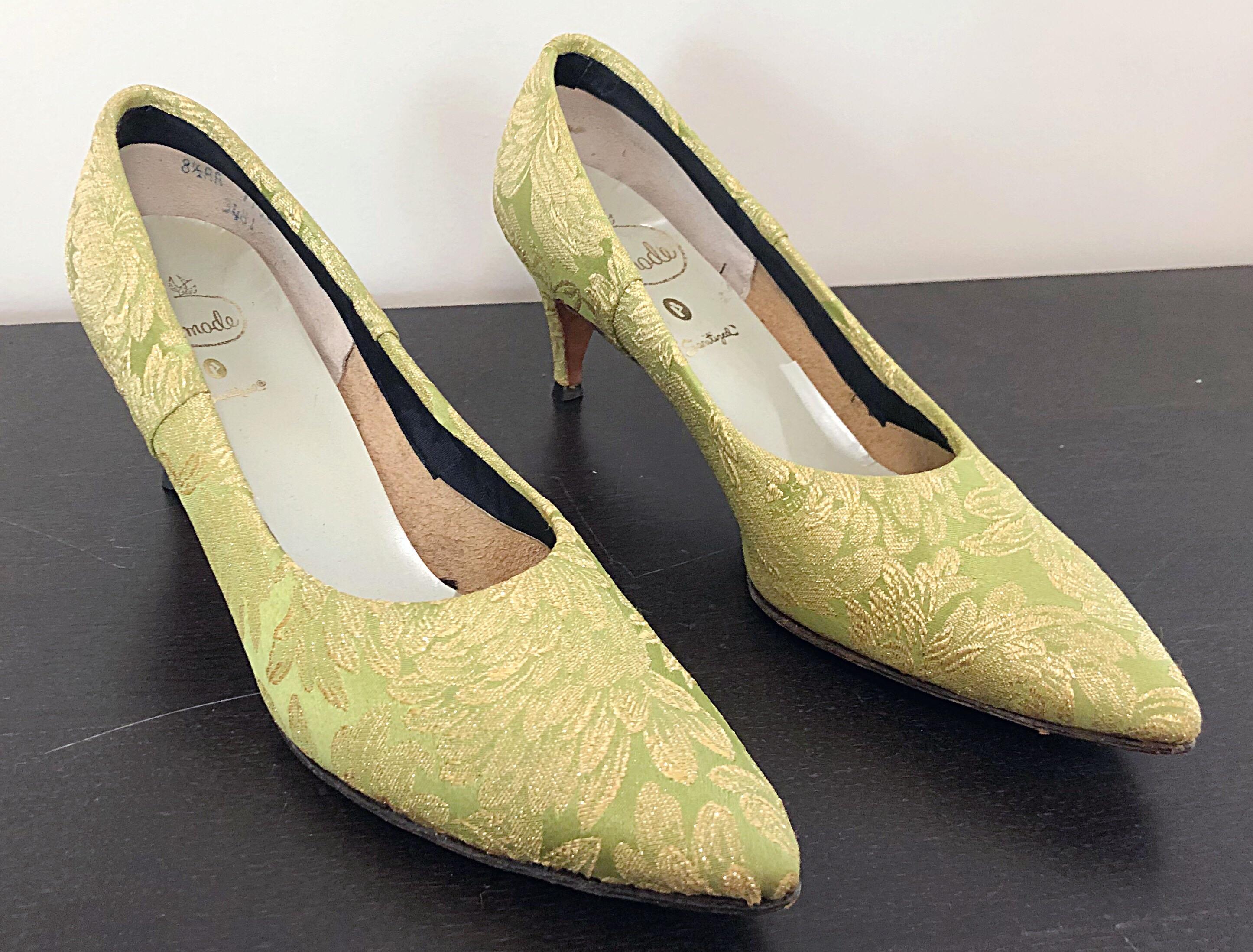 1950s Gaymode Size 8 / 8.5 Chartreuse Green + Gold Silk Brocade 50s High Heels  For Sale 3