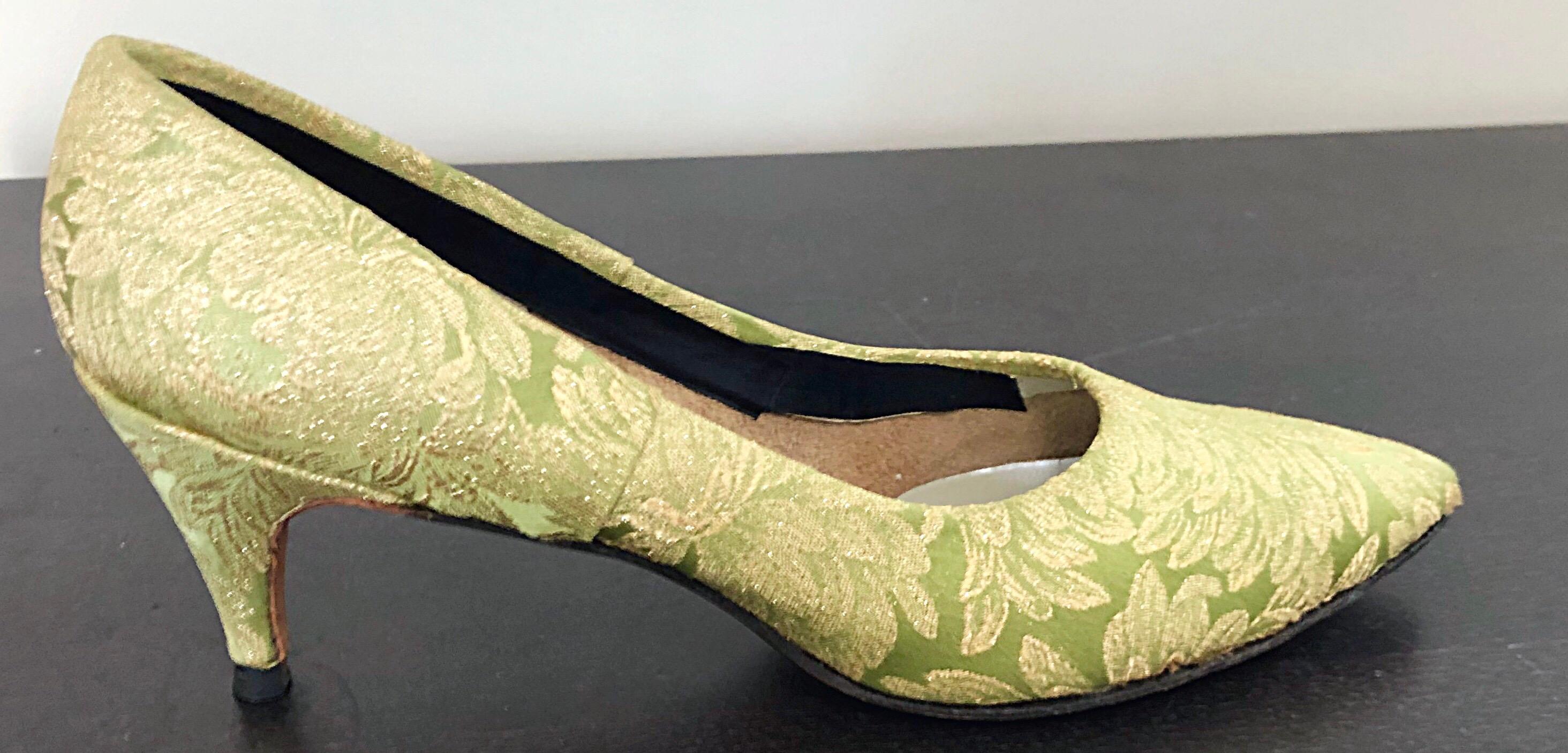 1950s Gaymode Size 8 / 8.5 Chartreuse Green + Gold Silk Brocade 50s High Heels  For Sale 5