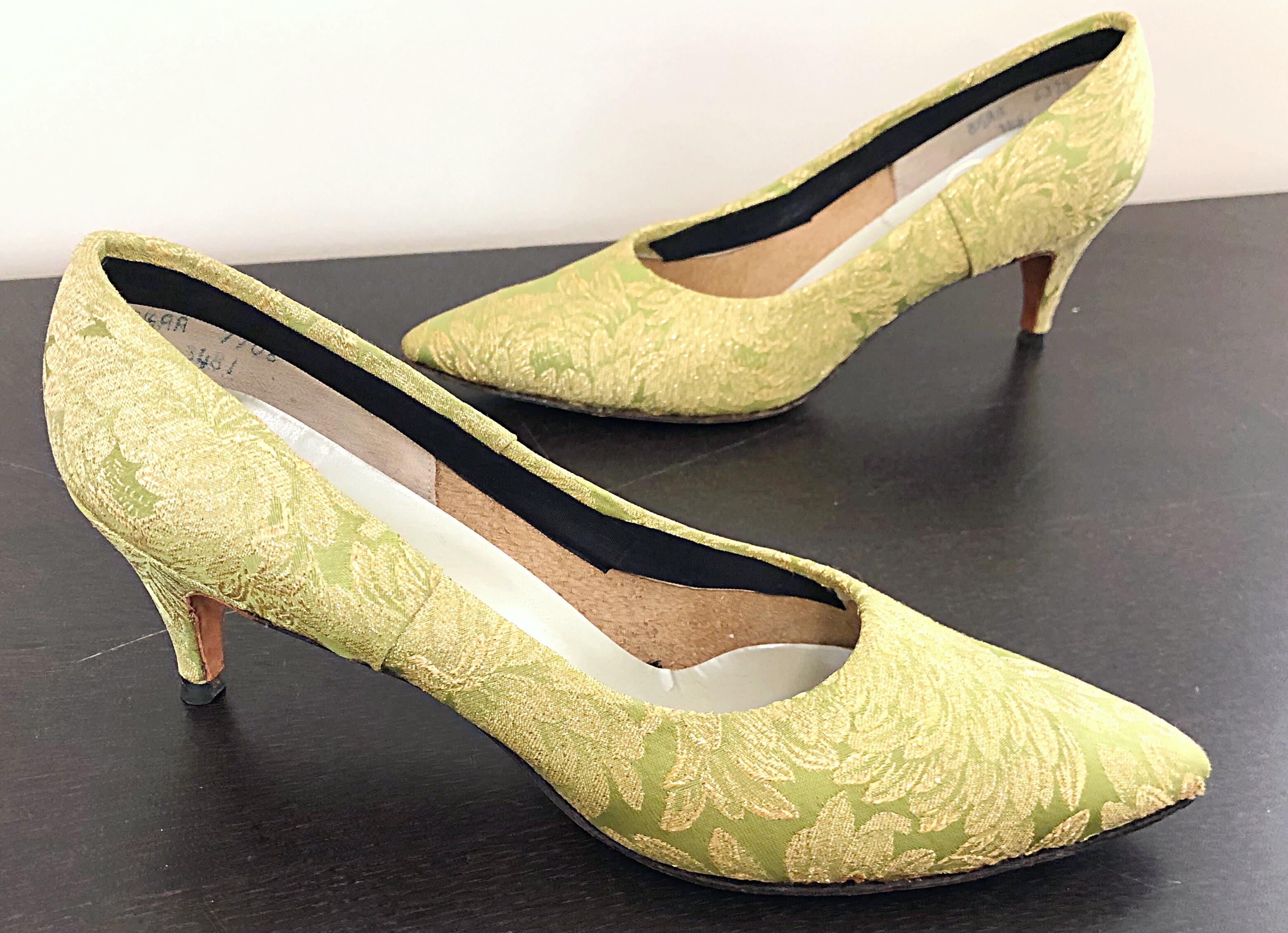 1950s Gaymode Size 8 / 8.5 Chartreuse Green + Gold Silk Brocade 50s High Heels  For Sale 6