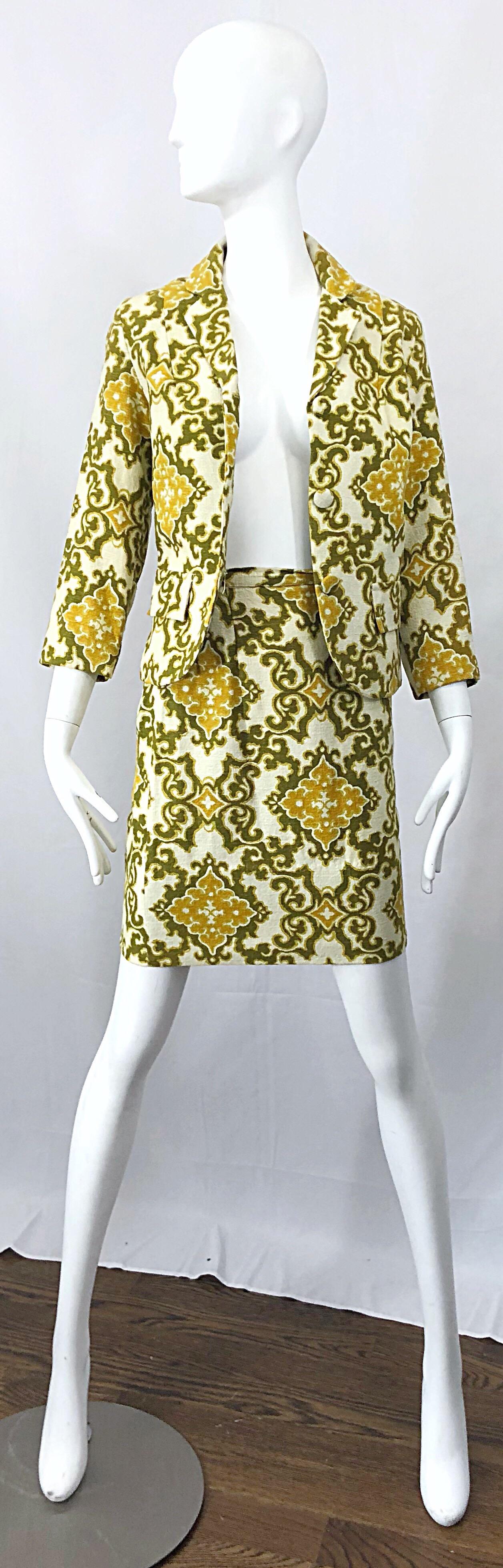 Chic 1960s Joseph Magnin Baroque Print Chartreuse Silk + Cotton 60s Skirt Suit For Sale 5
