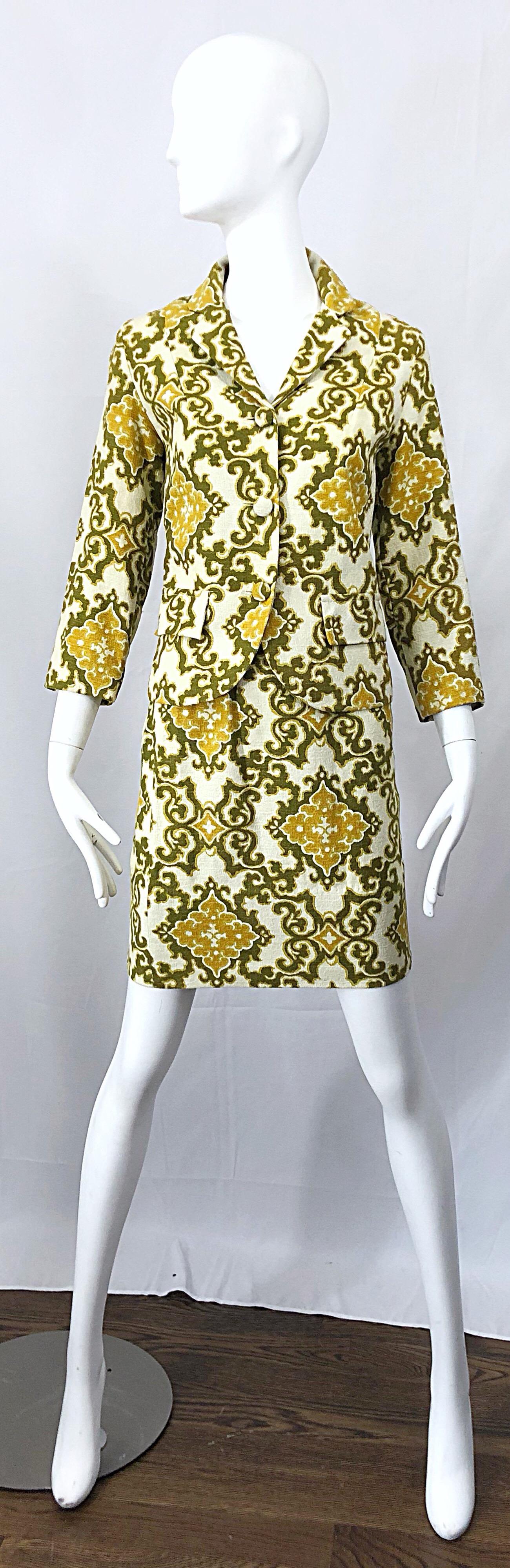 Chic 1960s Joseph Magnin Baroque Print Chartreuse Silk + Cotton 60s Skirt Suit For Sale 10