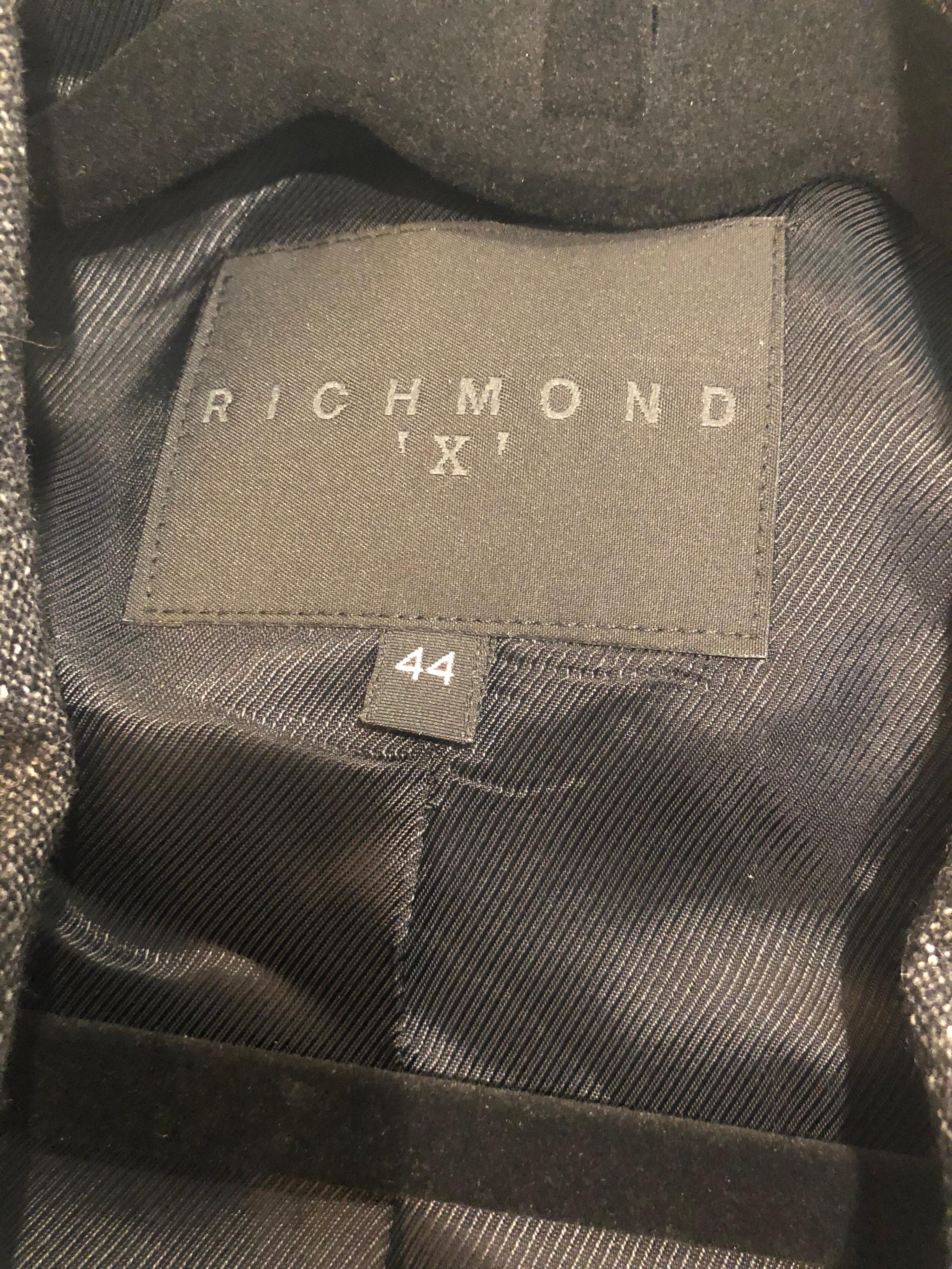 New John Richmond Size 44 / US 8 Slim Fit Gray Fitted Smoking Blazer Jacket For Sale 10