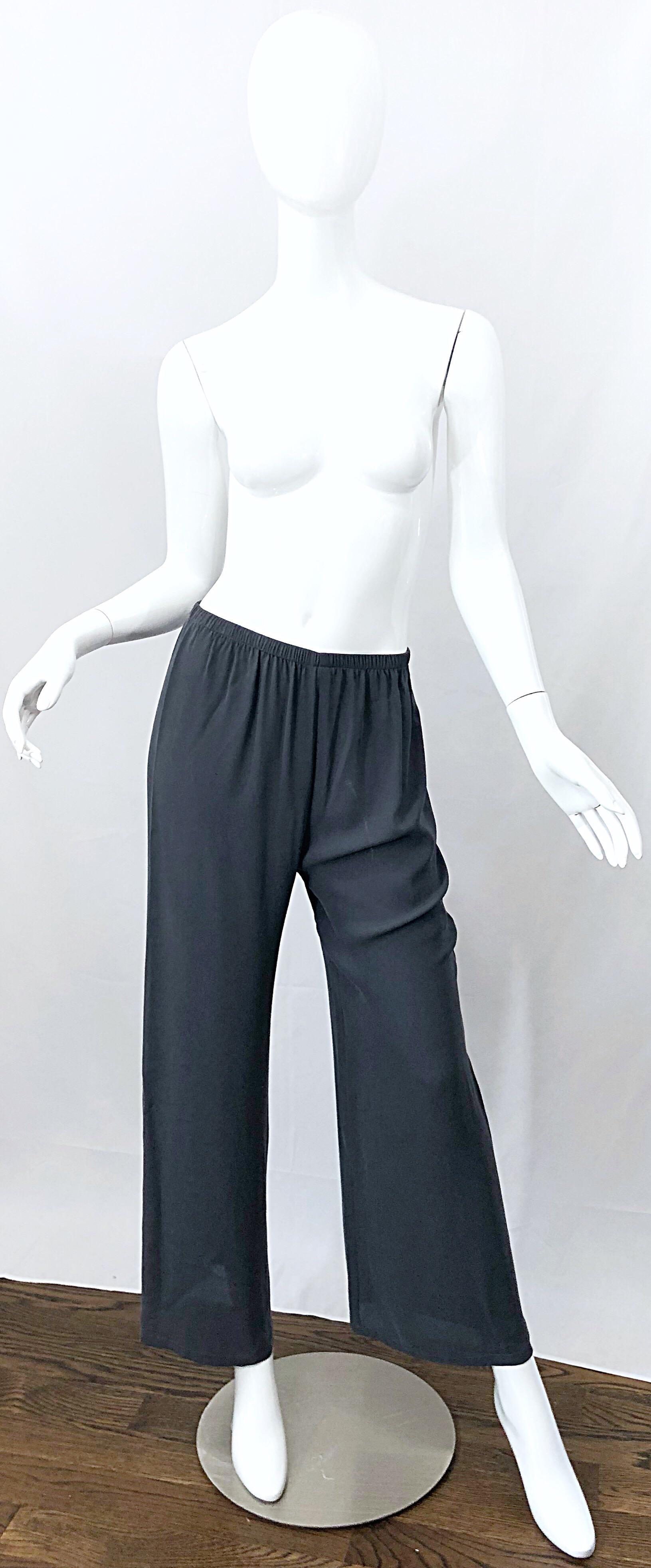 Chic late 1990s CALVIN KLEIN COLLECTION gray silk wide leg pajama style pants! Comfortable, yet very stylish and versatile. Elastic waistband stretches to fit. Can easily be dressed up or down, and great all year. Perfect with a crisp blouse, crop