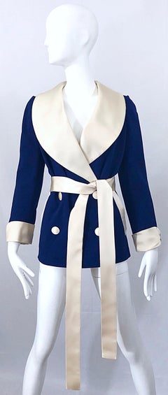 Seltene 1960er Norman Norell Marineblaue + Elfenbeinfarbene Vintage 60er Jahre Smokingjacke mit Gürtel