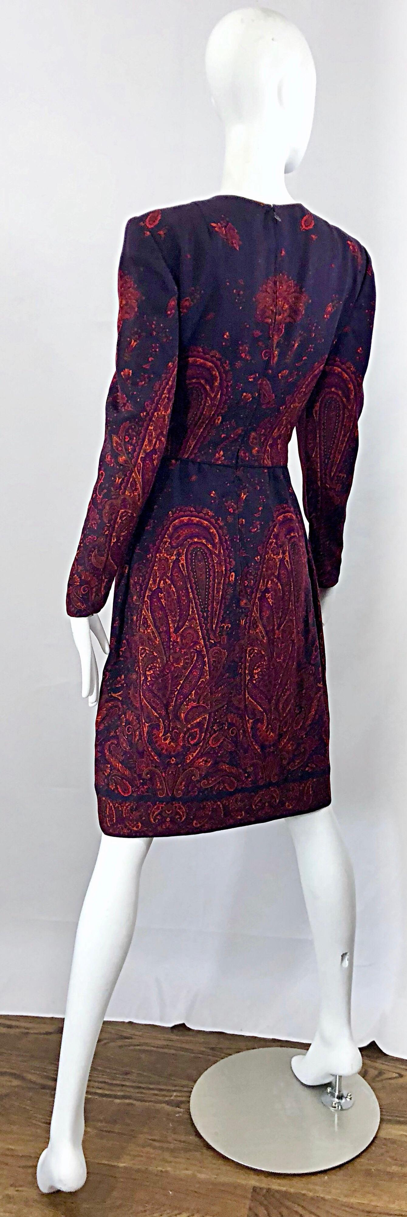 Chic Vintage Pauline Trigere Púrpura Oscuro Paisley Lana Challis Vestido Manga Larga en Excelente estado para la venta en San Diego, CA