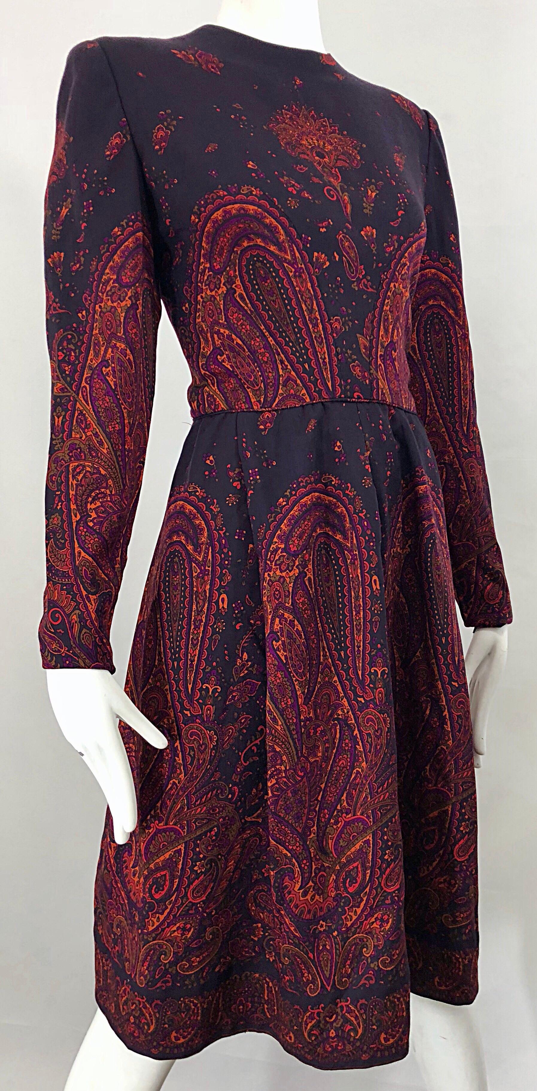De las mujeres Chic Vintage Pauline Trigere Púrpura Oscuro Paisley Lana Challis Vestido Manga Larga en venta