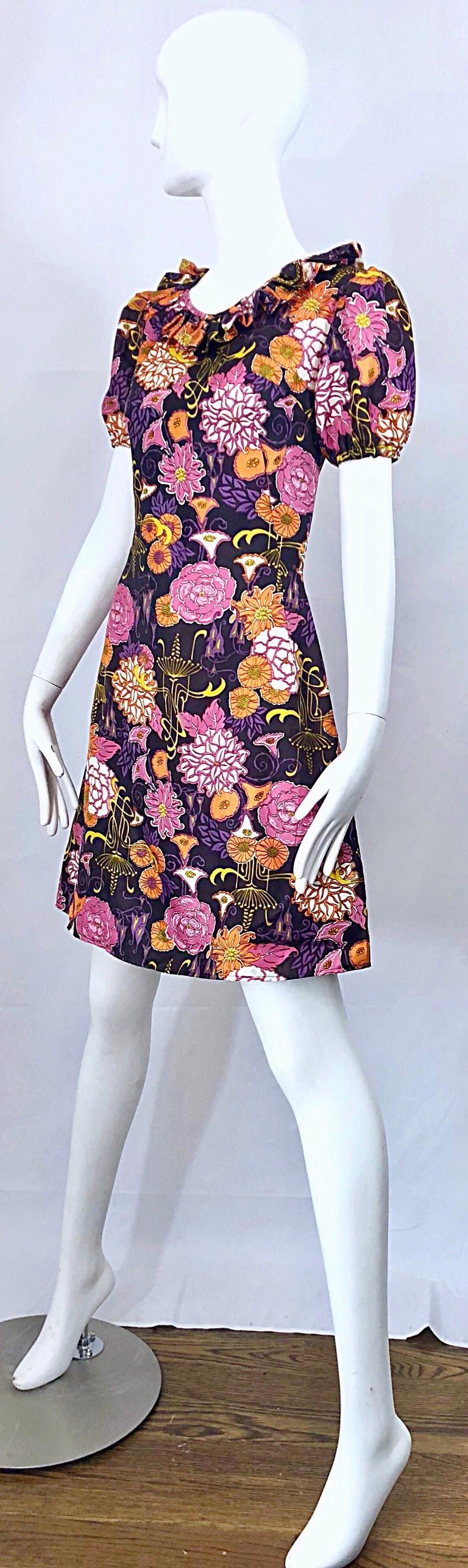 Chic 1960s Lotus Orchid Novelty Flower Print Short Puff Sleeve A Line 60s Dress For Sale 2