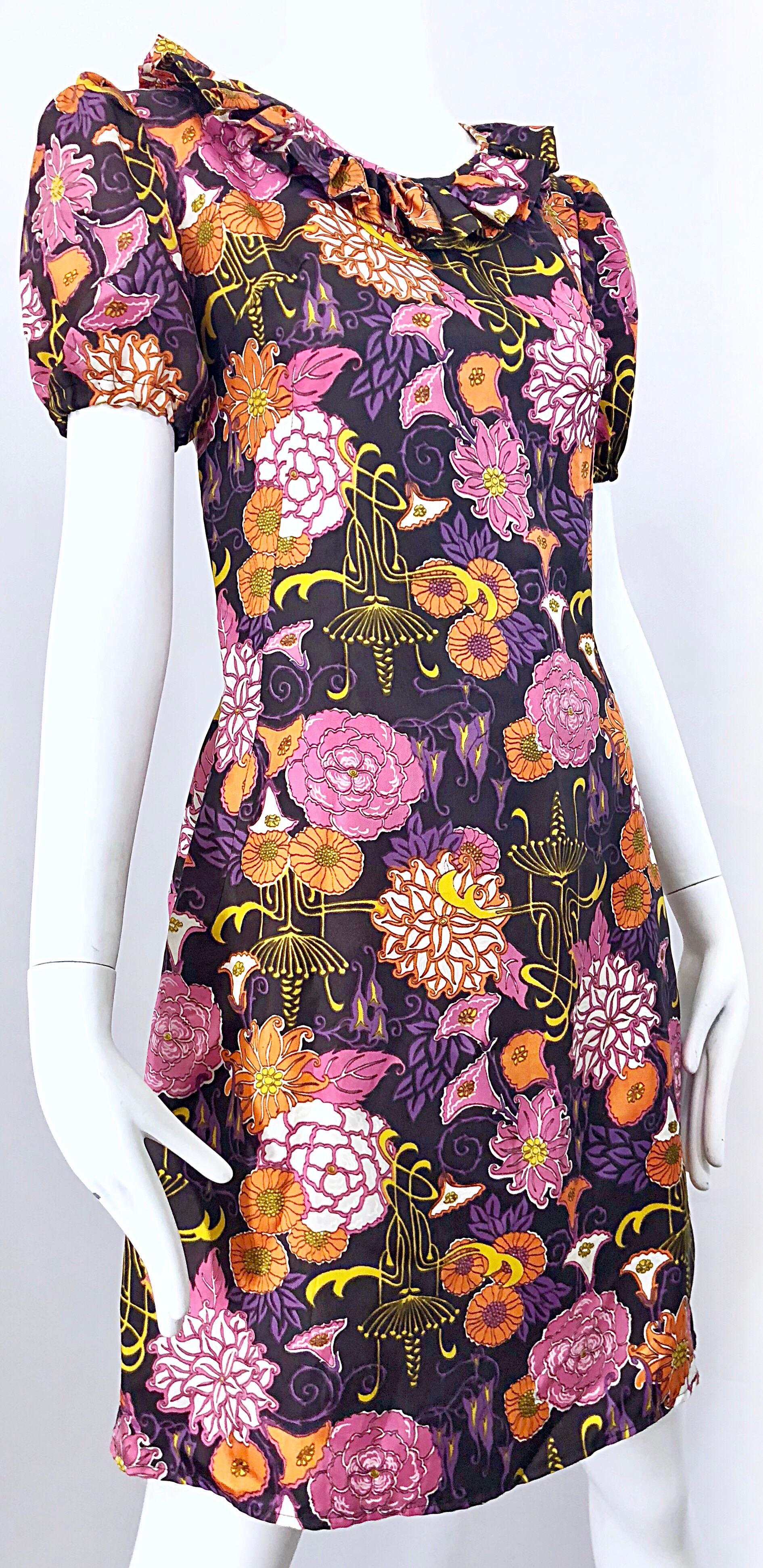 Chic 1960er Lotus Orchidee Neuheit Blumendruck Kurzes Kleid mit Puffärmeln A Linie 60er Jahre im Angebot 8