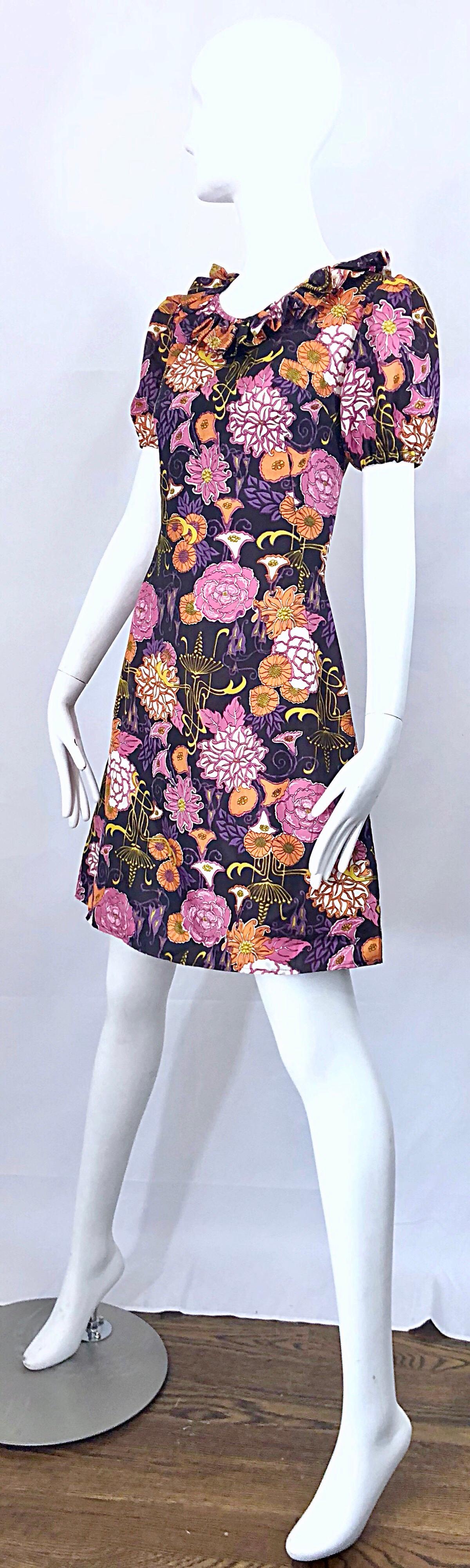 Chic 1960s Lotus Orchid Novelty Flower Print Short Puff Sleeve A Line 60s Dress For Sale 7