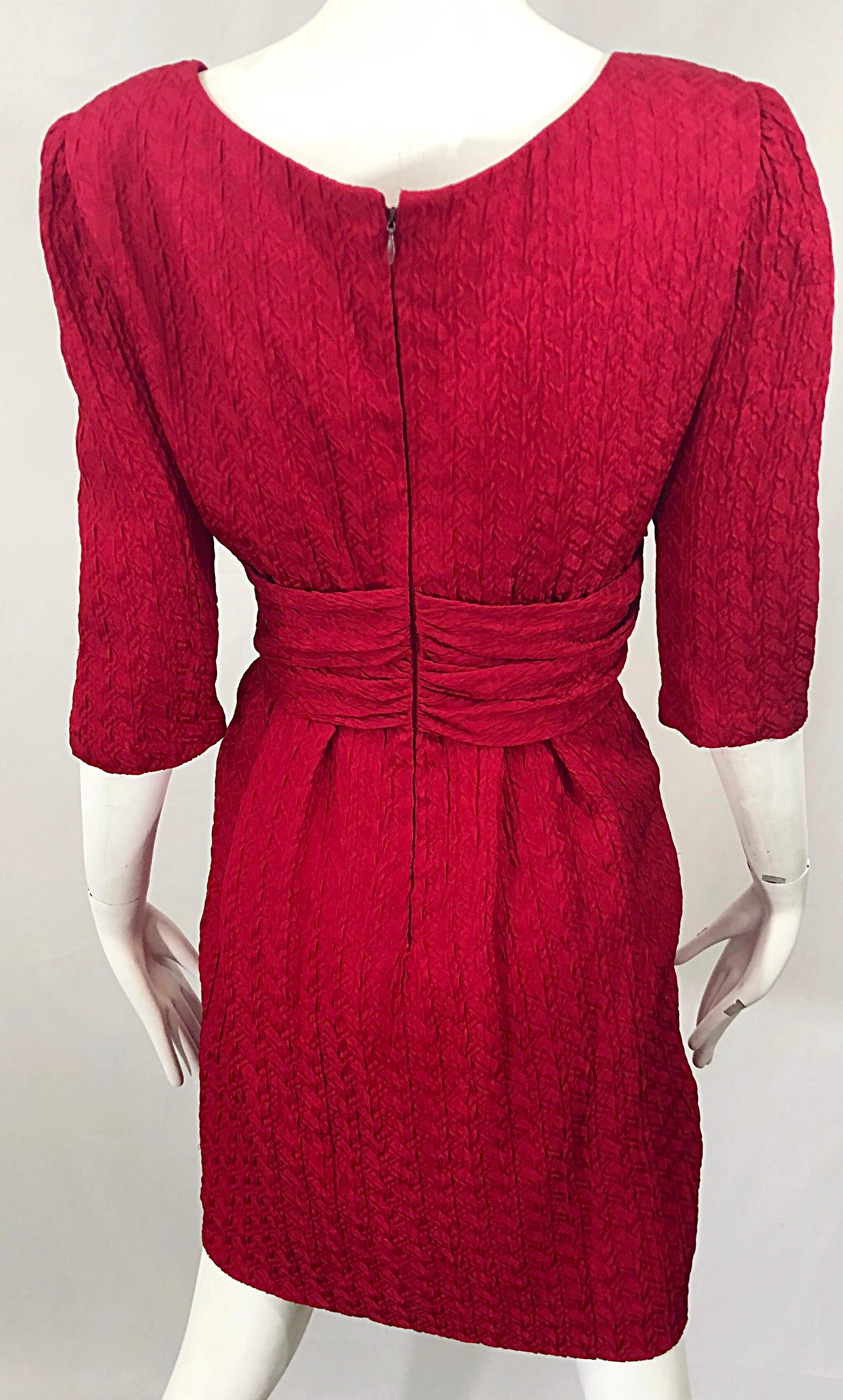 Vintage Oscar de la Renta Size 10 Lipstick Red Avant Garde Silk 3/4 Sleeve Dress In Excellent Condition For Sale In San Diego, CA