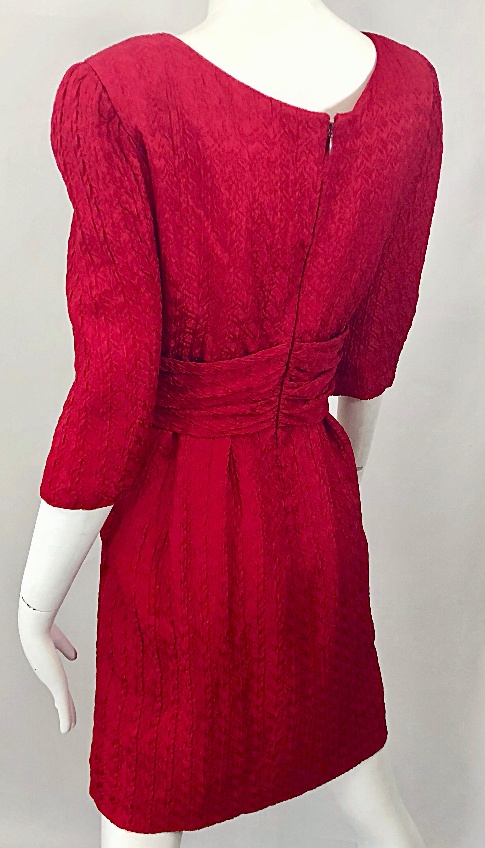 Vintage Oscar de la Renta Size 10 Lipstick Red Avant Garde Silk 3/4 Sleeve Dress For Sale 2