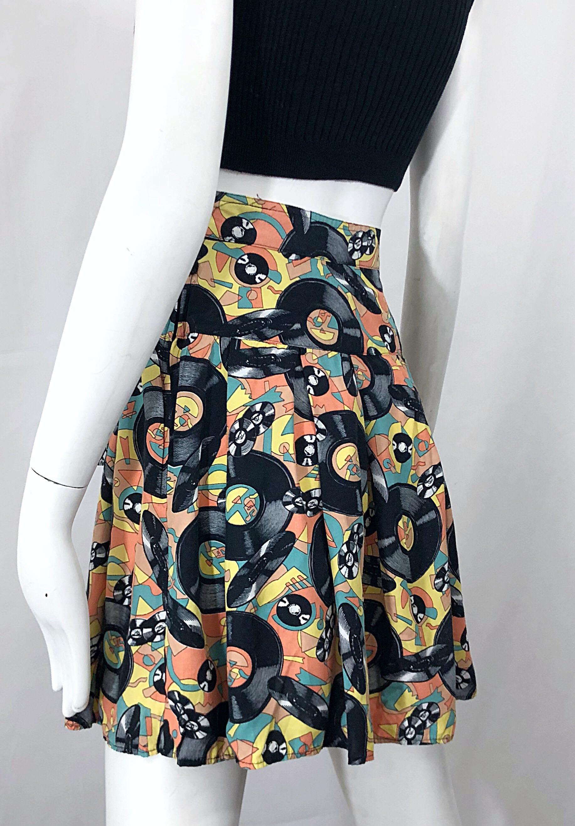 Awesome 1990s Novelty Record Music Print Vintage 90s High Waisted Mini Skirt In Excellent Condition For Sale In San Diego, CA