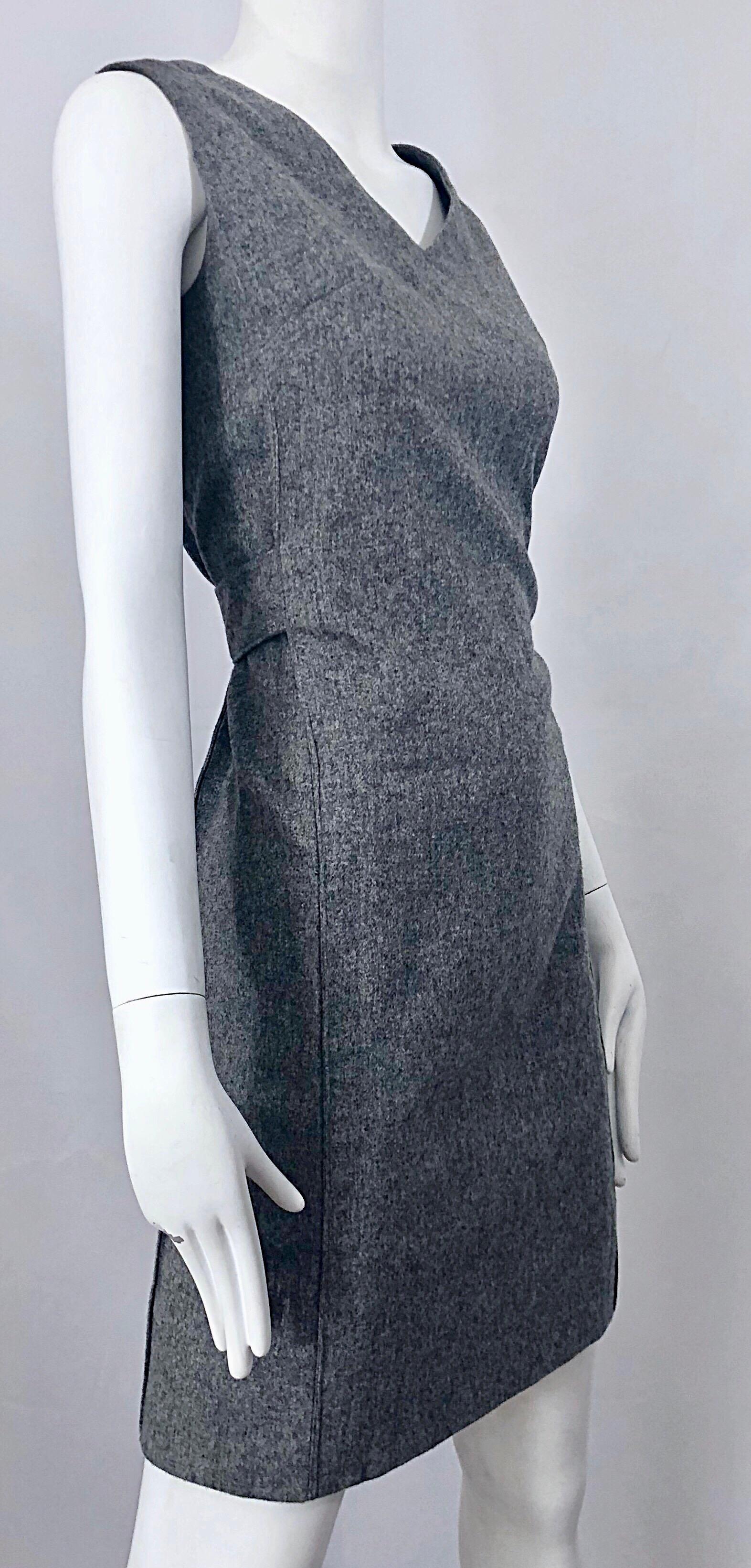 Chic 1960s Heather Gray Wool Sleeveless Vintage 60s Mod Shift Dress For Sale 2