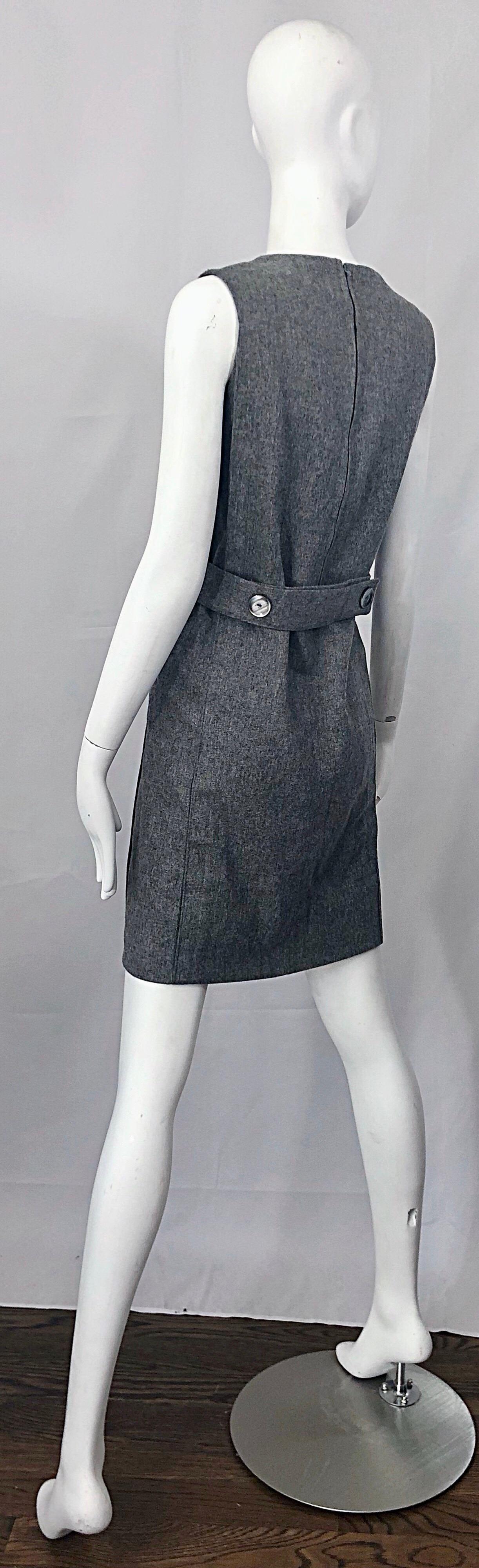 Chic 1960s Heather Gray Wool Sleeveless Vintage 60s Mod Shift Dress For Sale 4