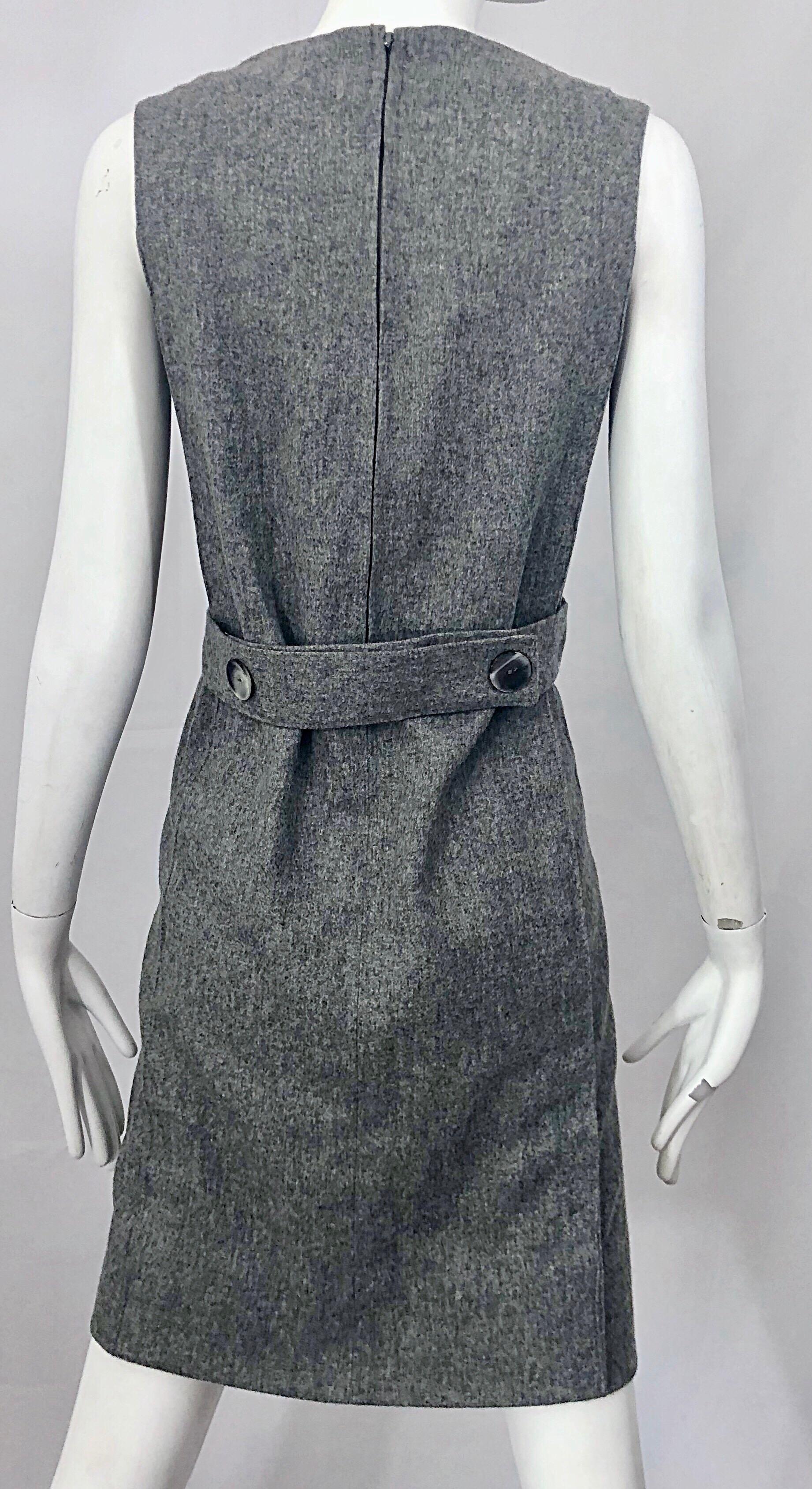 Chic 1960s Heather Gray Wool Sleeveless Vintage 60s Mod Shift Dress For Sale 5