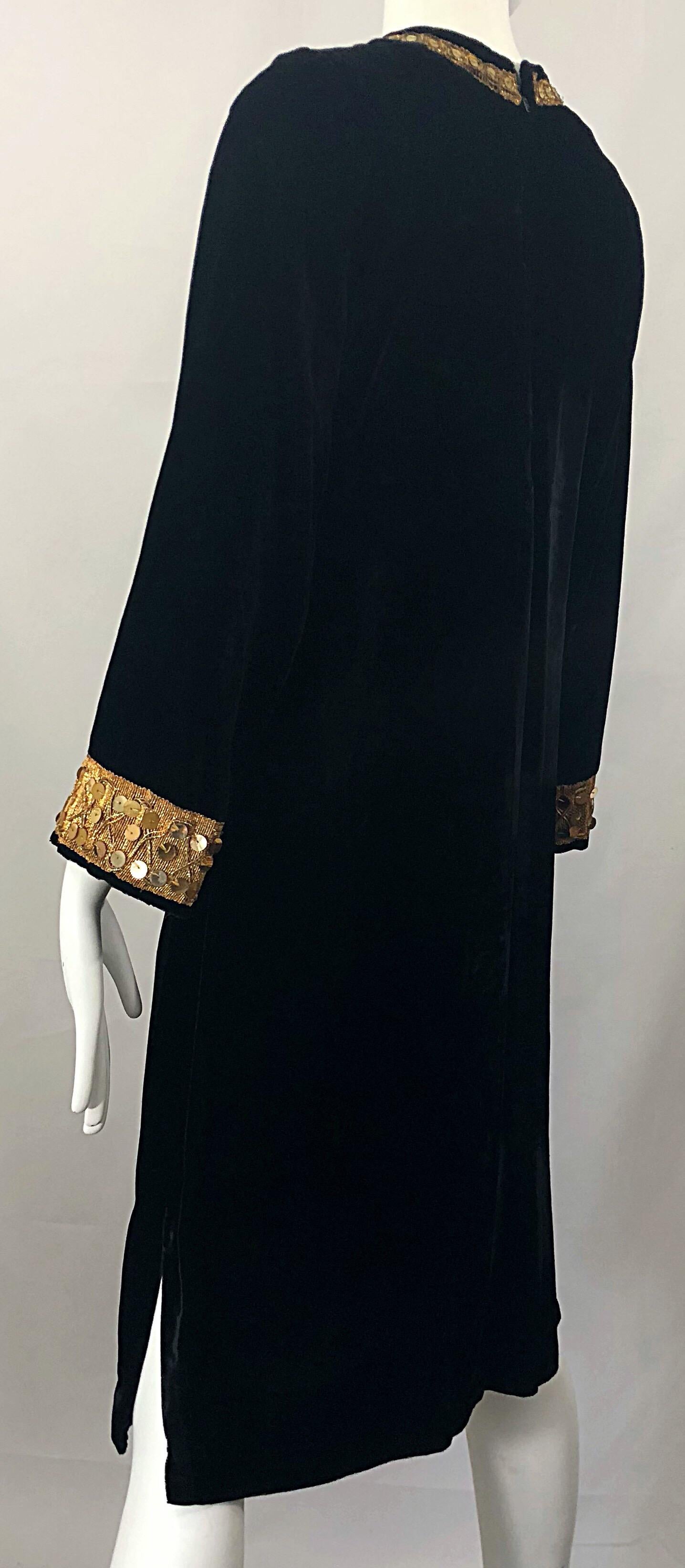 1960er Jahre Schwarz + Gold Samt Pailletten Vintage 60er Jahre Langarm Shift Tunika Kleid Damen im Angebot