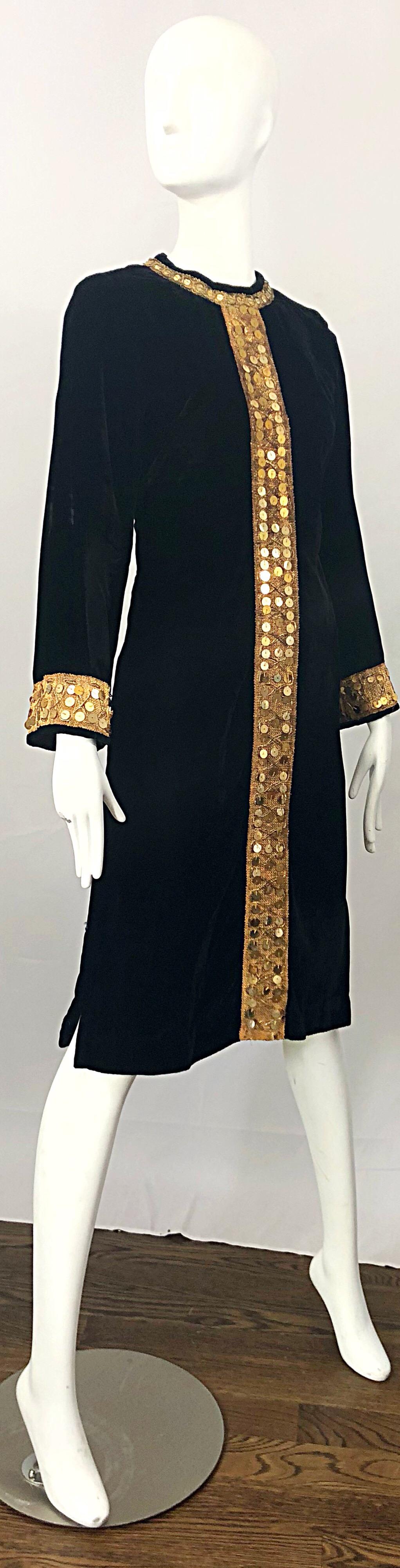 1960er Jahre Schwarz + Gold Samt Pailletten Vintage 60er Jahre Langarm Shift Tunika Kleid im Angebot 1