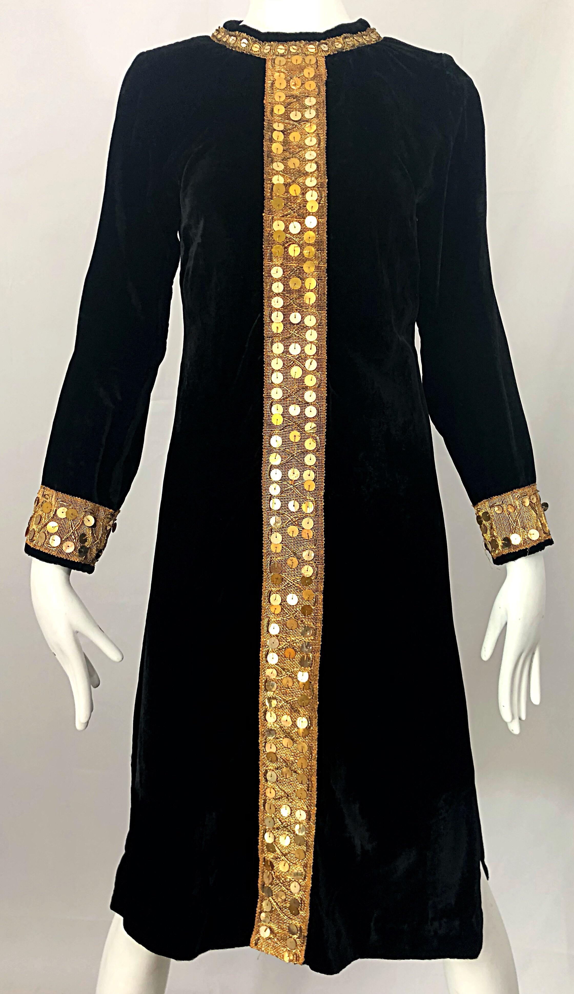 1960er Jahre Schwarz + Gold Samt Pailletten Vintage 60er Jahre Langarm Shift Tunika Kleid im Angebot 2