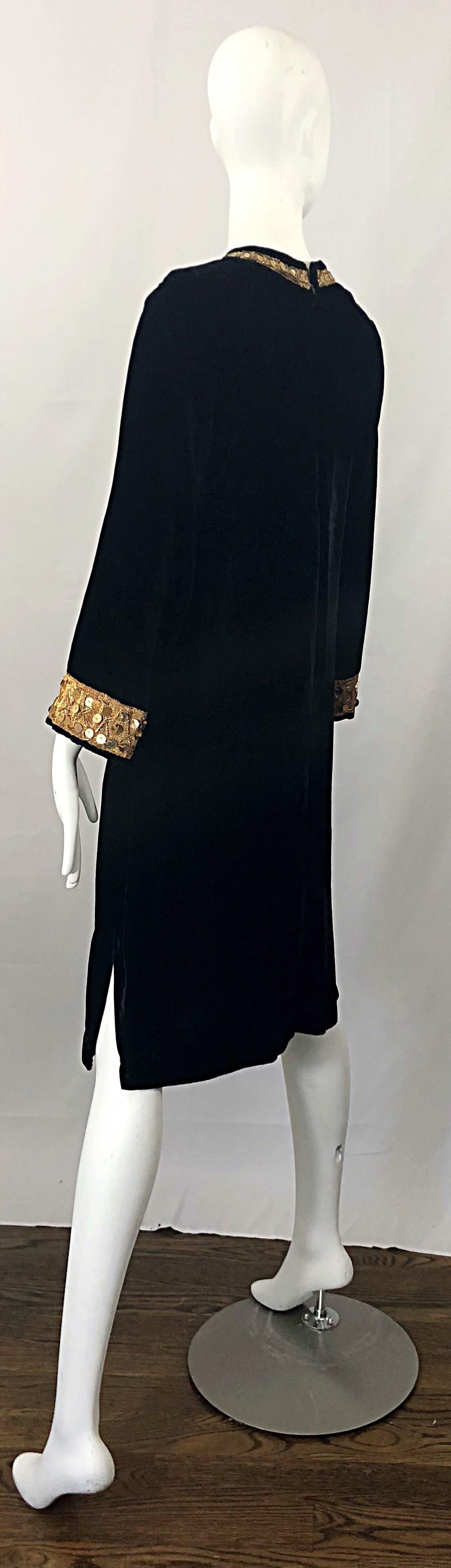 1960er Jahre Schwarz + Gold Samt Pailletten Vintage 60er Jahre Langarm Shift Tunika Kleid im Angebot 3