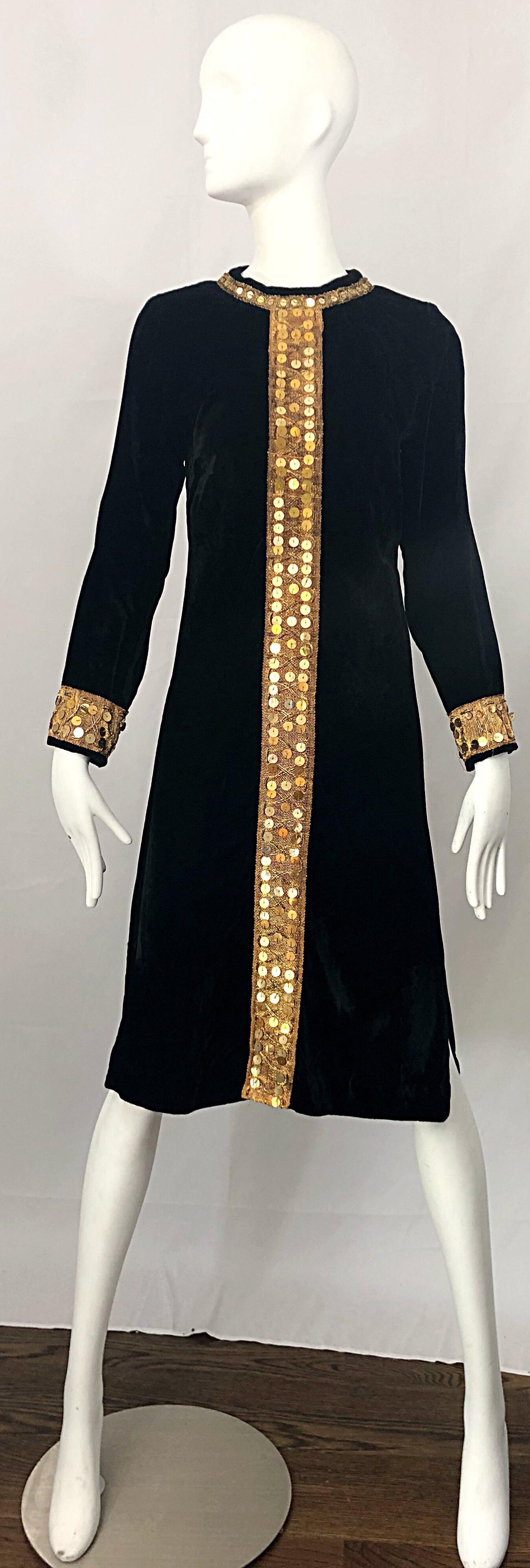 1960er Jahre Schwarz + Gold Samt Pailletten Vintage 60er Jahre Langarm Shift Tunika Kleid im Angebot 6