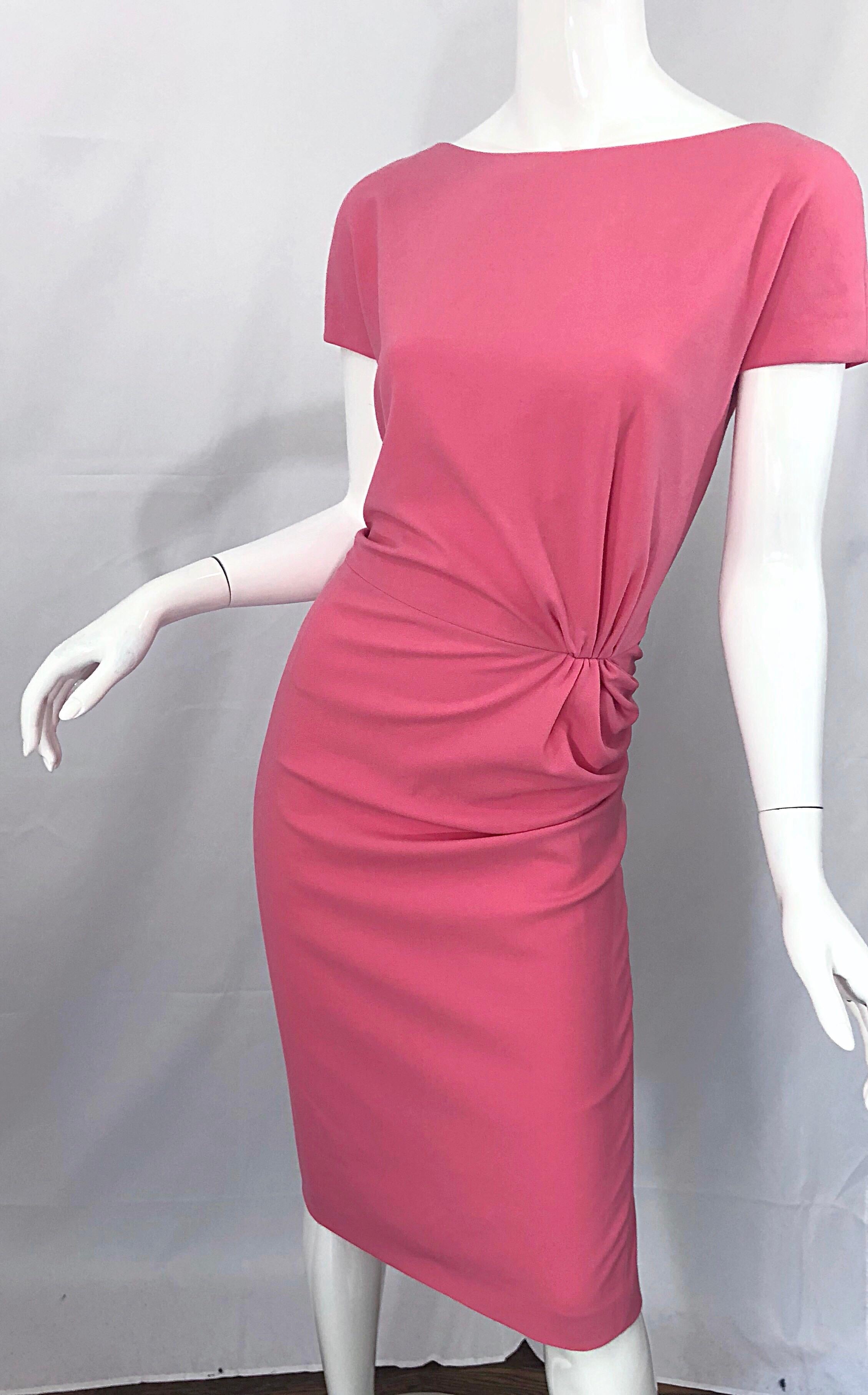 Neu Dsquared Größe 10 - 12 / 46 Flattering Bubblegum Pink Short Sleeve Kleid im Zustand „Neu“ im Angebot in San Diego, CA
