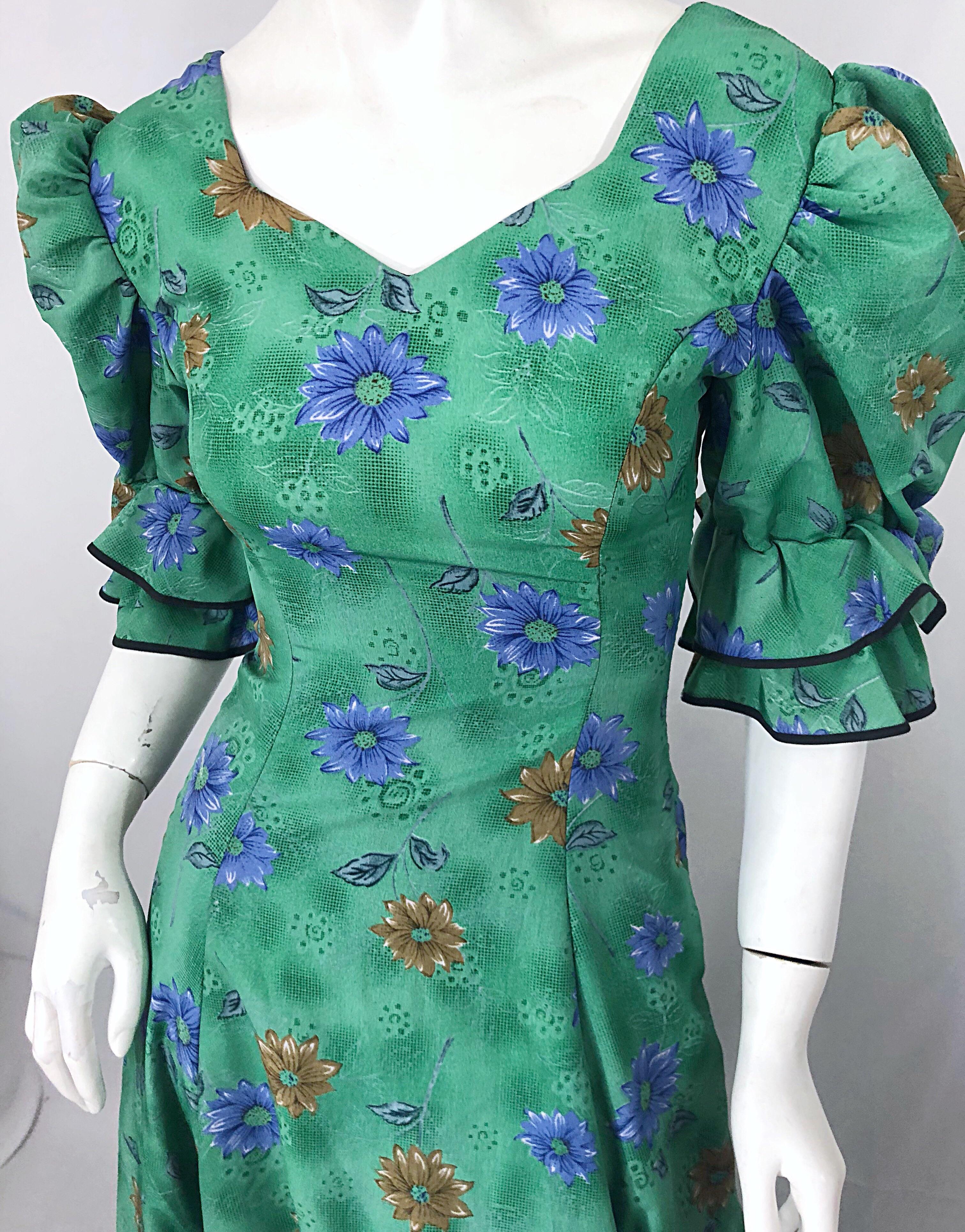 Erstaunlich Vintage viktorianisch inspirierte 1970er Does 1800er Steampunk Grünes geschwungenes Kleid mit Schleppe Damen im Angebot