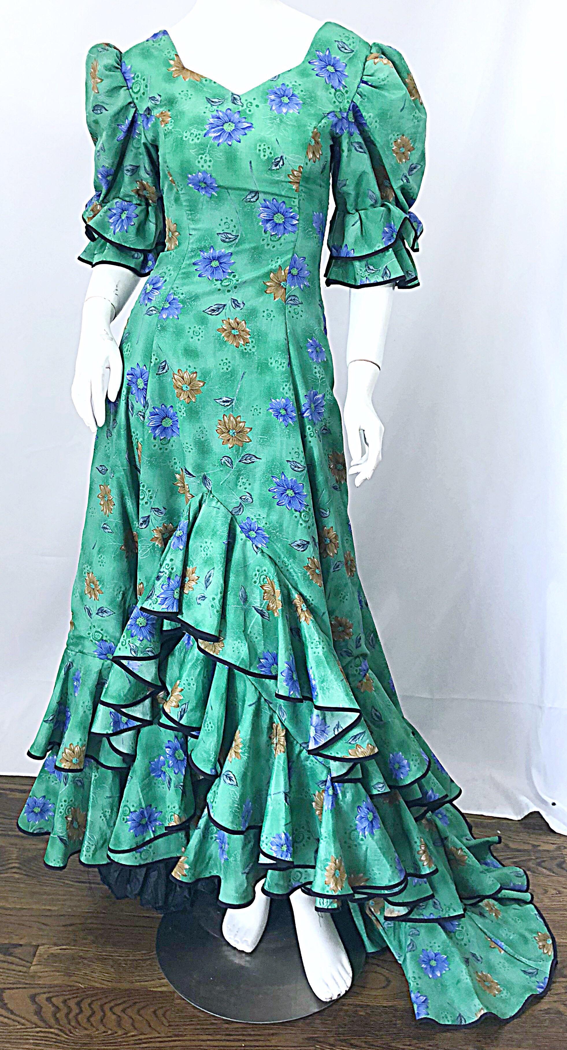 Erstaunlich Vintage viktorianisch inspirierte 1970er Does 1800er Steampunk Grünes geschwungenes Kleid mit Schleppe im Angebot 3
