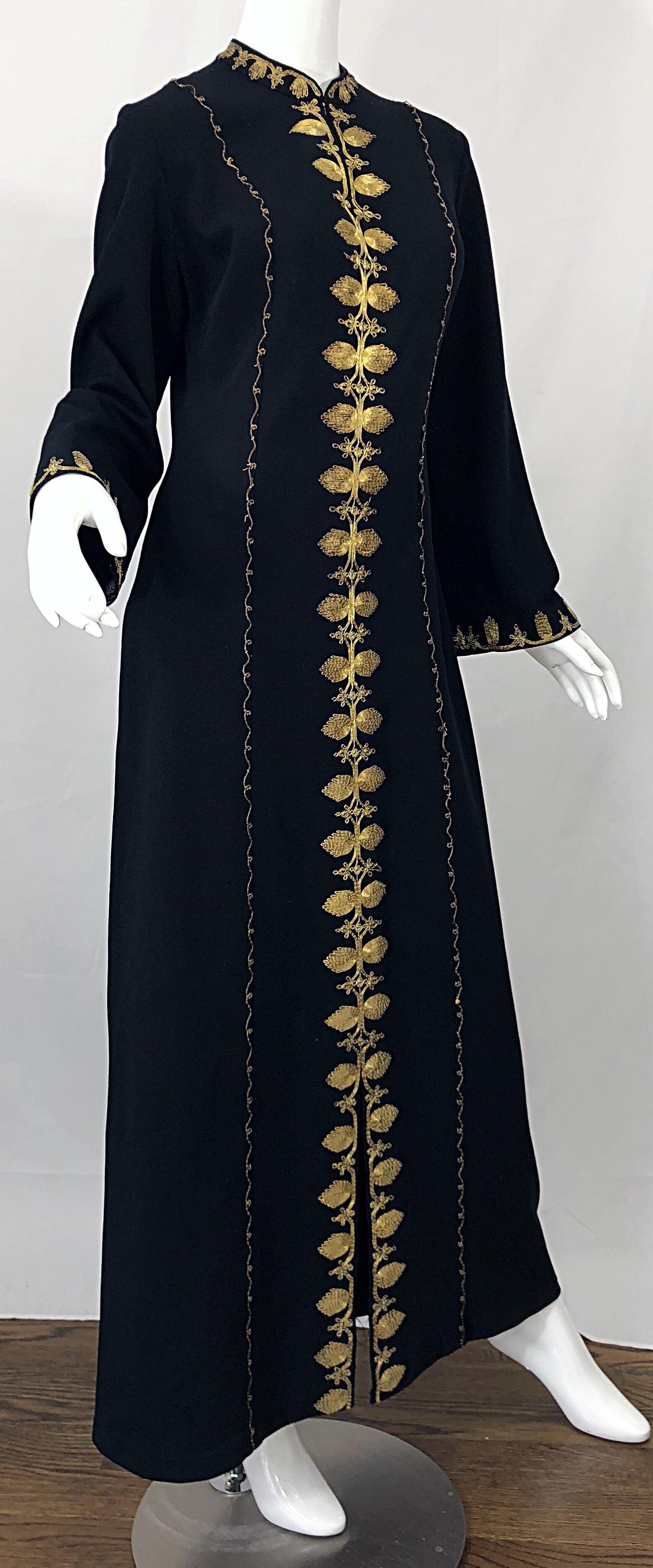 Robe longue caftan marocaine vintage brodée de métal noir et or (années 1970) Pour femmes en vente