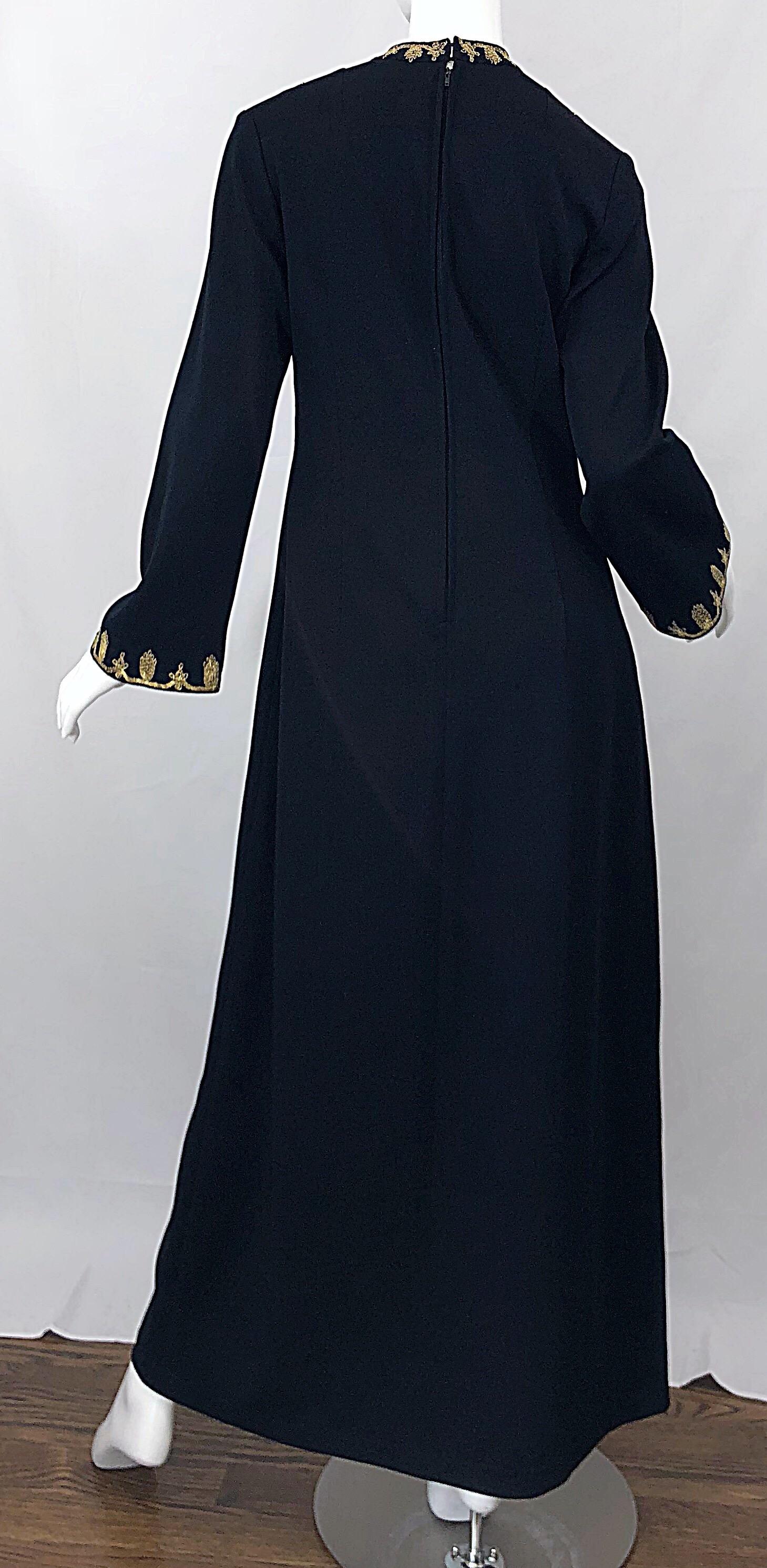 Robe longue caftan marocaine vintage brodée de métal noir et or (années 1970) en vente 5