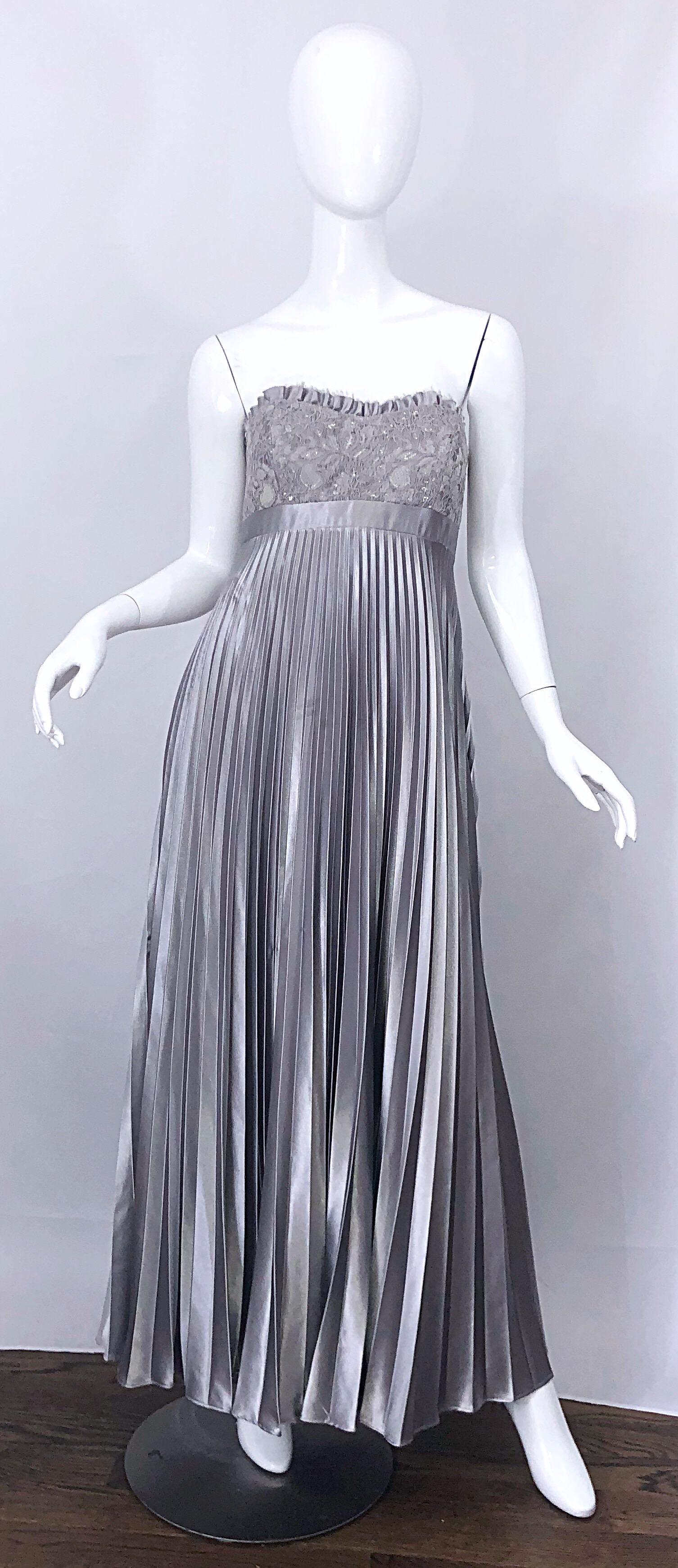 Beautiful Vintage Badgley Mischka Size 10 / 12 Silver Metallic Beaded Gown Dress For Sale 2