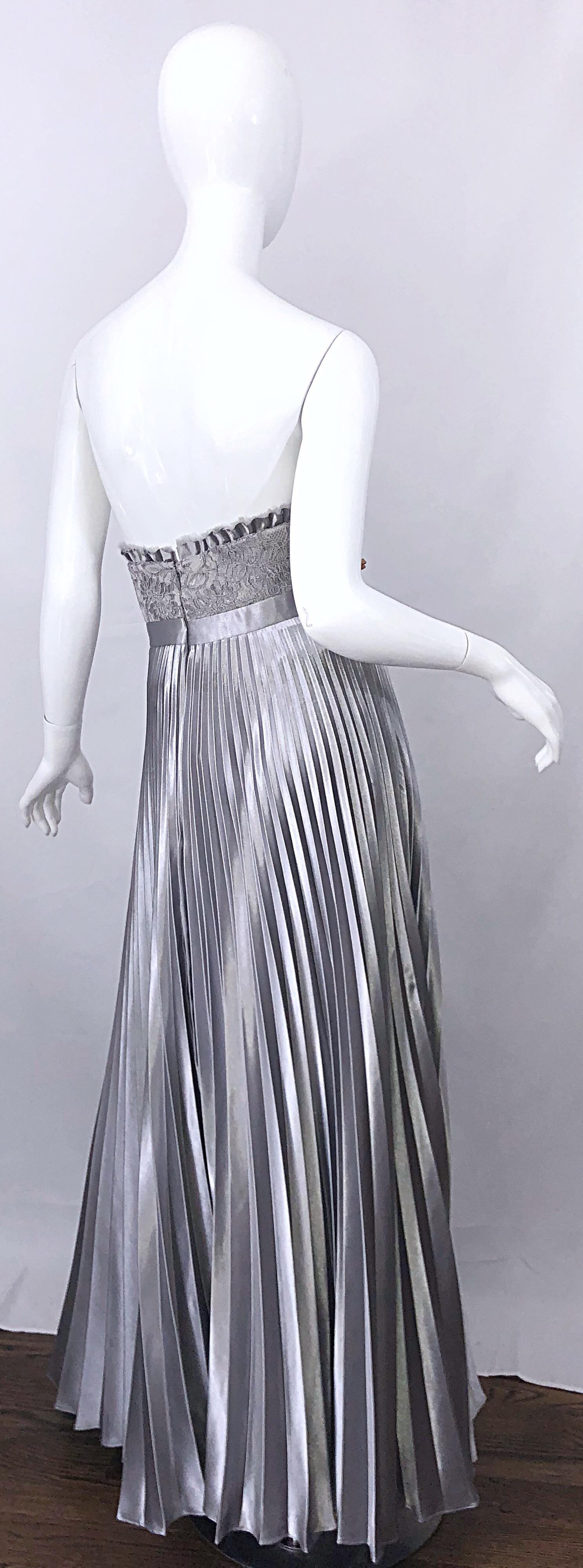 Beautiful Vintage Badgley Mischka Size 10 / 12 Silver Metallic Beaded Gown Dress For Sale 1
