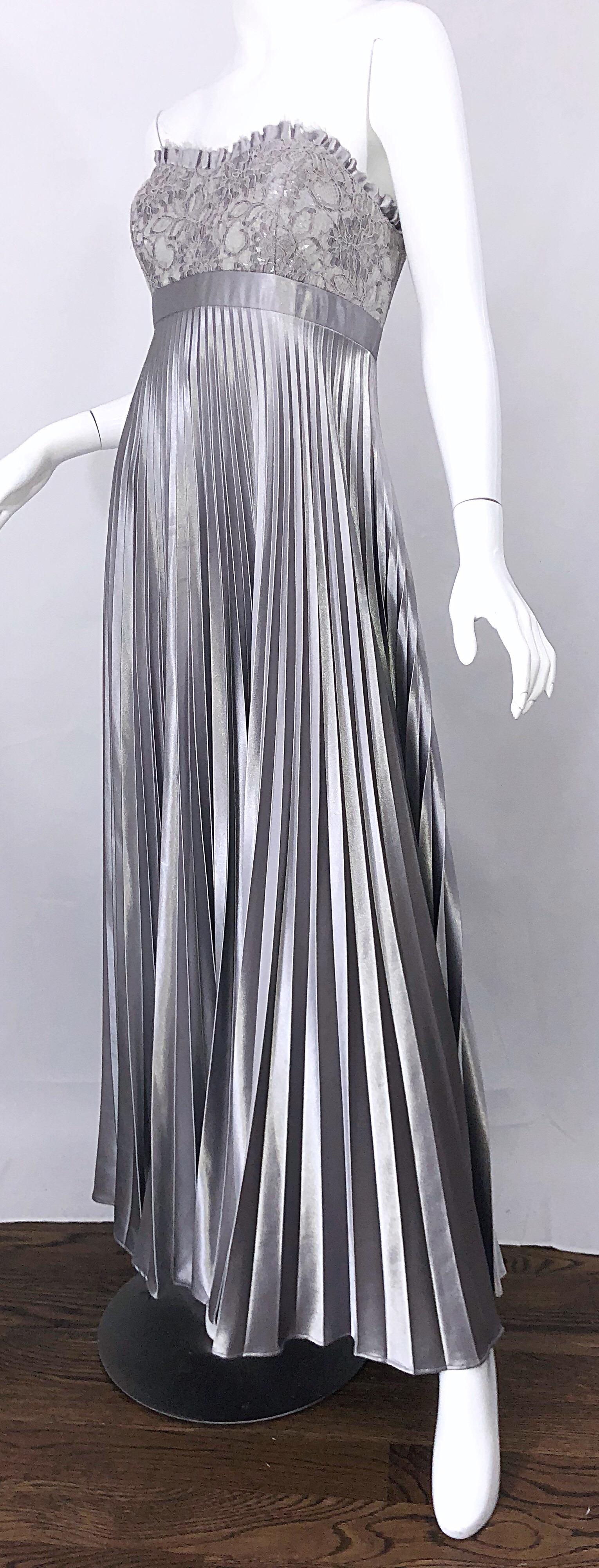 Beautiful Vintage Badgley Mischka Size 10 / 12 Silver Metallic Beaded Gown Dress For Sale 3