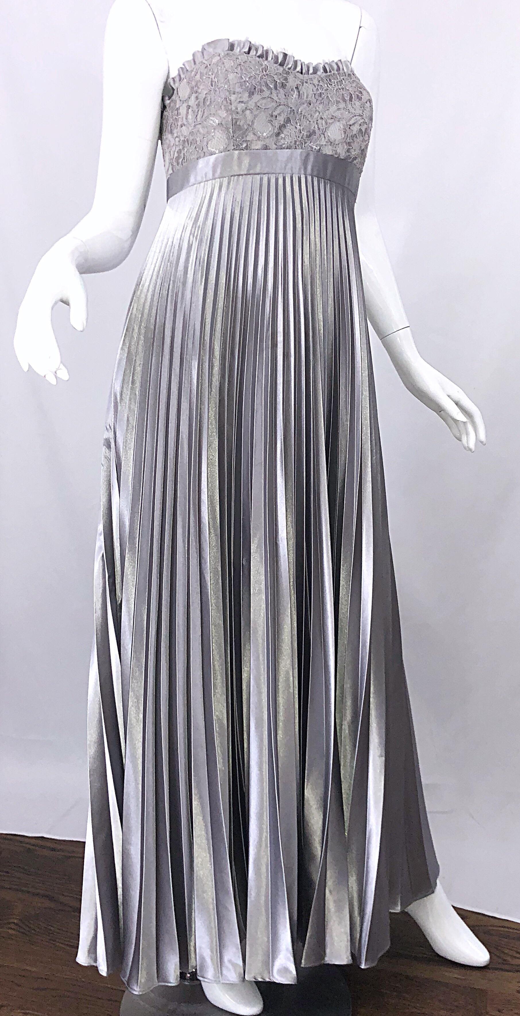 Women's Beautiful Vintage Badgley Mischka Size 10 / 12 Silver Metallic Beaded Gown Dress For Sale