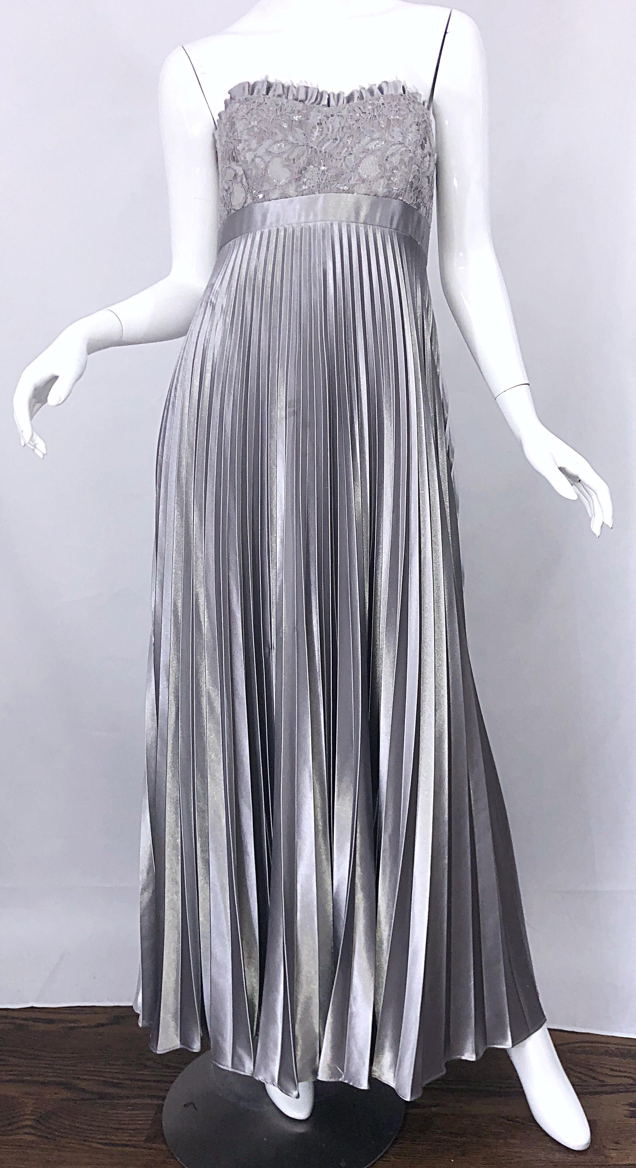 Beautiful Vintage Badgley Mischka Size 10 / 12 Silver Metallic Beaded Gown Dress For Sale 4