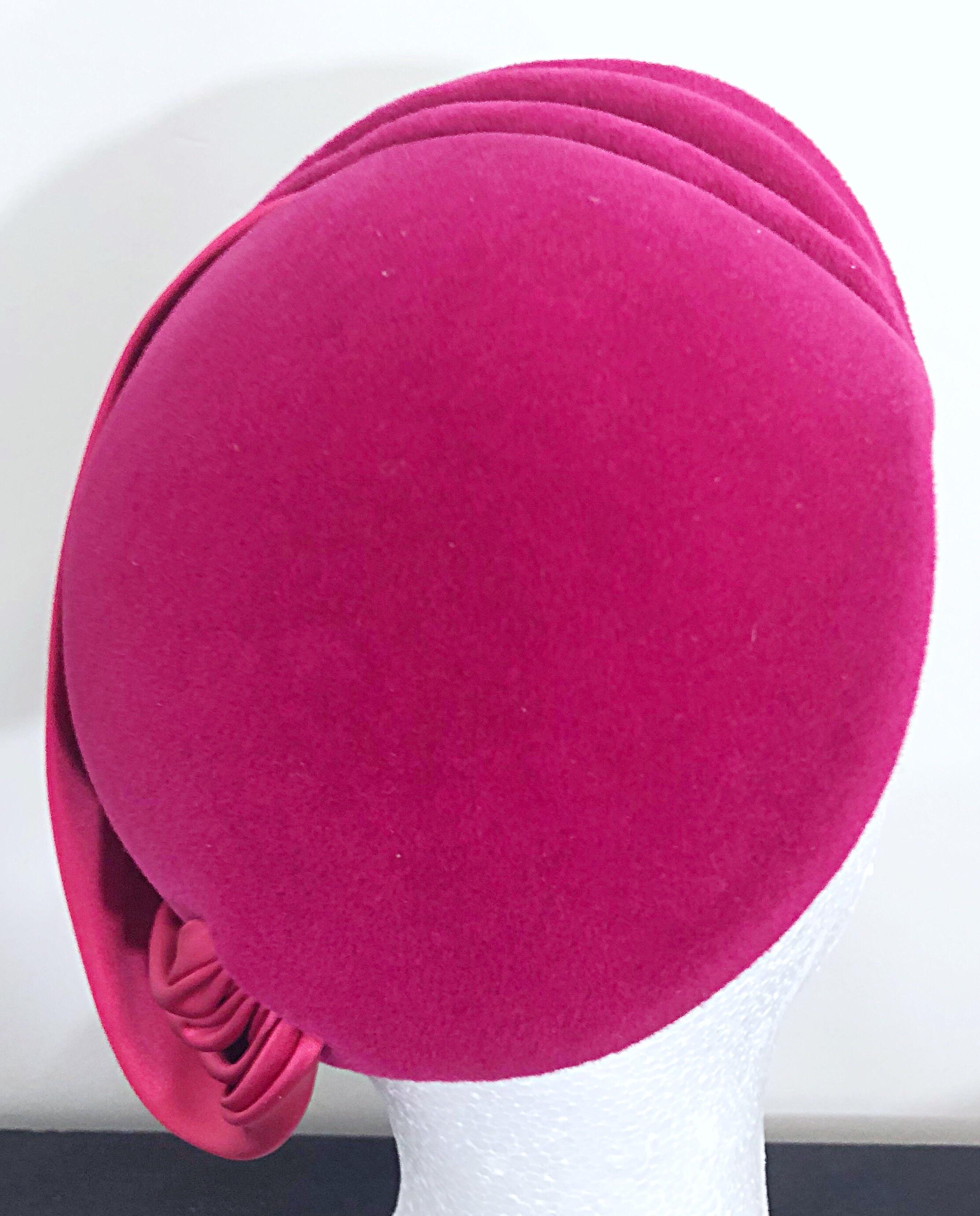 1950s Elsa Schiaparelli Shocking Hot Pink Rare Velvet Vintage Avant Garde Hat In Excellent Condition In San Diego, CA