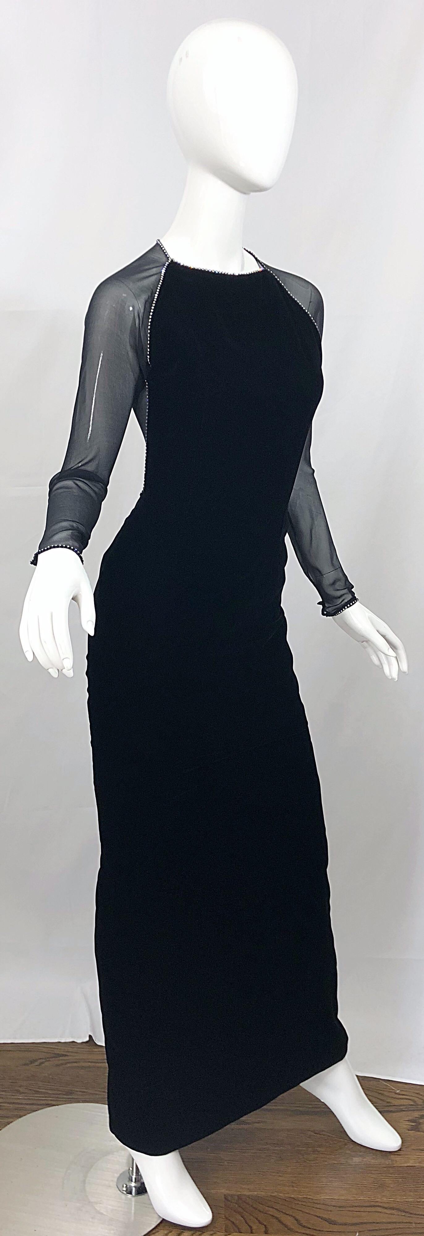 Vintage Oscar de la Renta Black Size 4 Silk Velvet 90s Rhinestone Open Back Gown In Excellent Condition For Sale In San Diego, CA