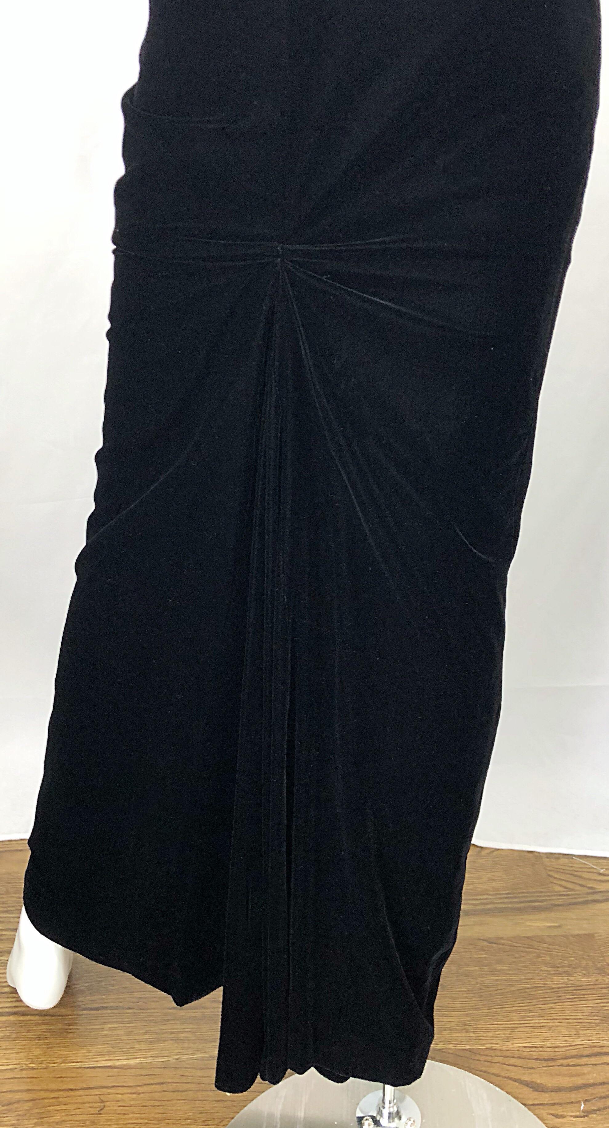 Vintage Oscar de la Renta Black Size 4 Silk Velvet 90s Rhinestone Open Back Gown For Sale 1
